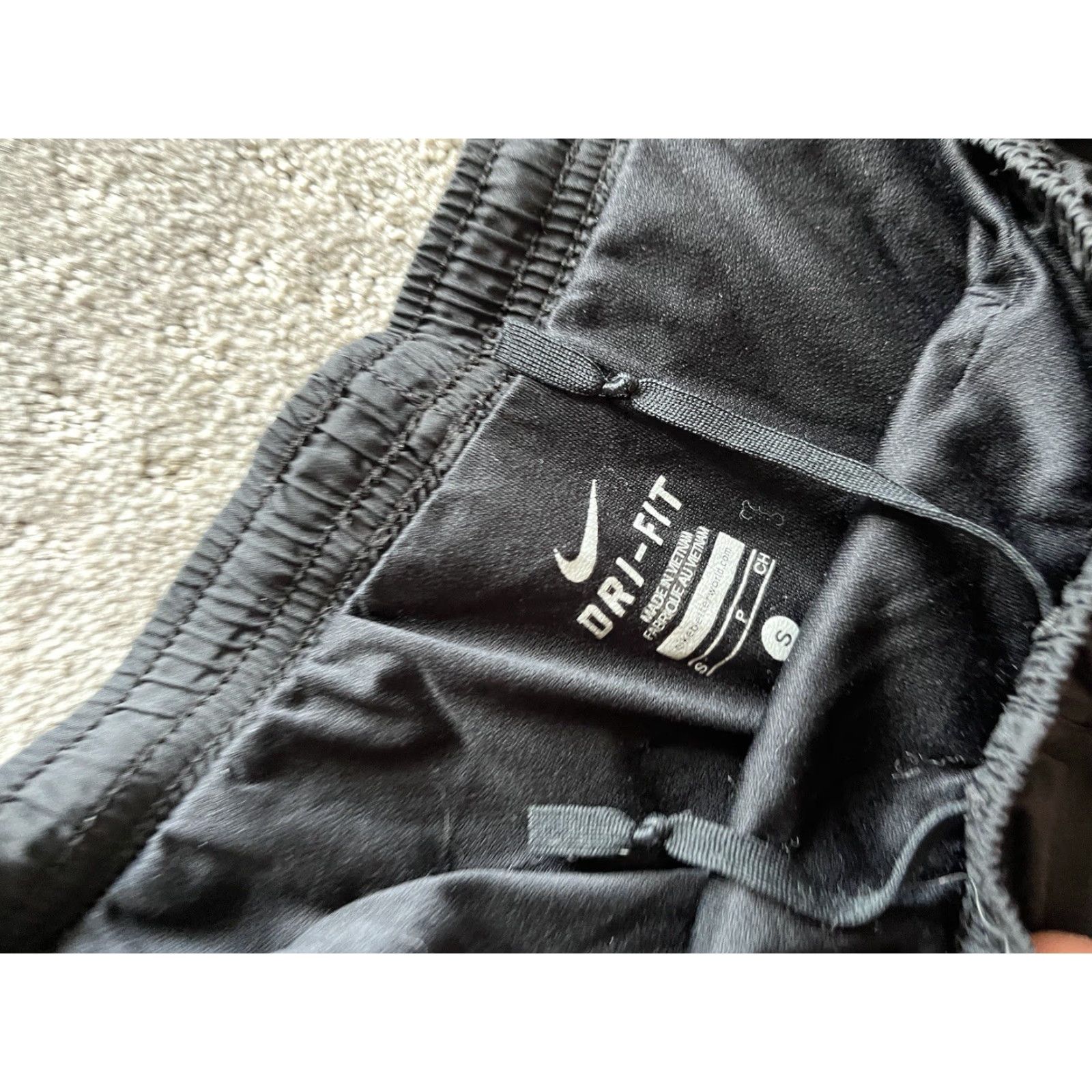 Nike VINTAGE 90s Nike Black Windbreaker Shorts Womens Small Lined Athletic Drawstring Pockets Size 28" / US 6 / IT 42 - 4 Thumbnail
