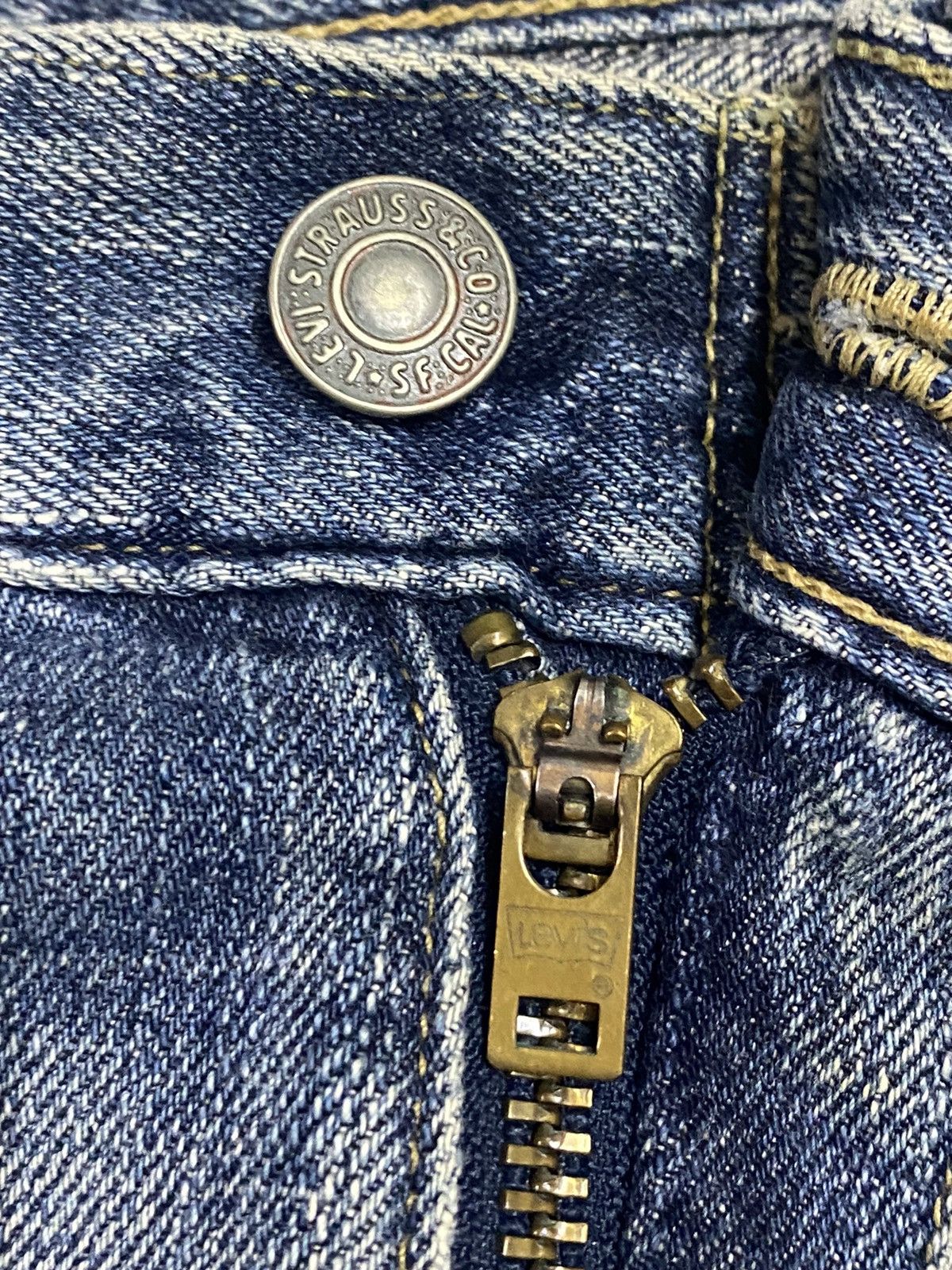 Levi's Vintage Levis553 Blue Wash Distresse Loose Jeans Size US 30 / EU 46 - 14 Thumbnail
