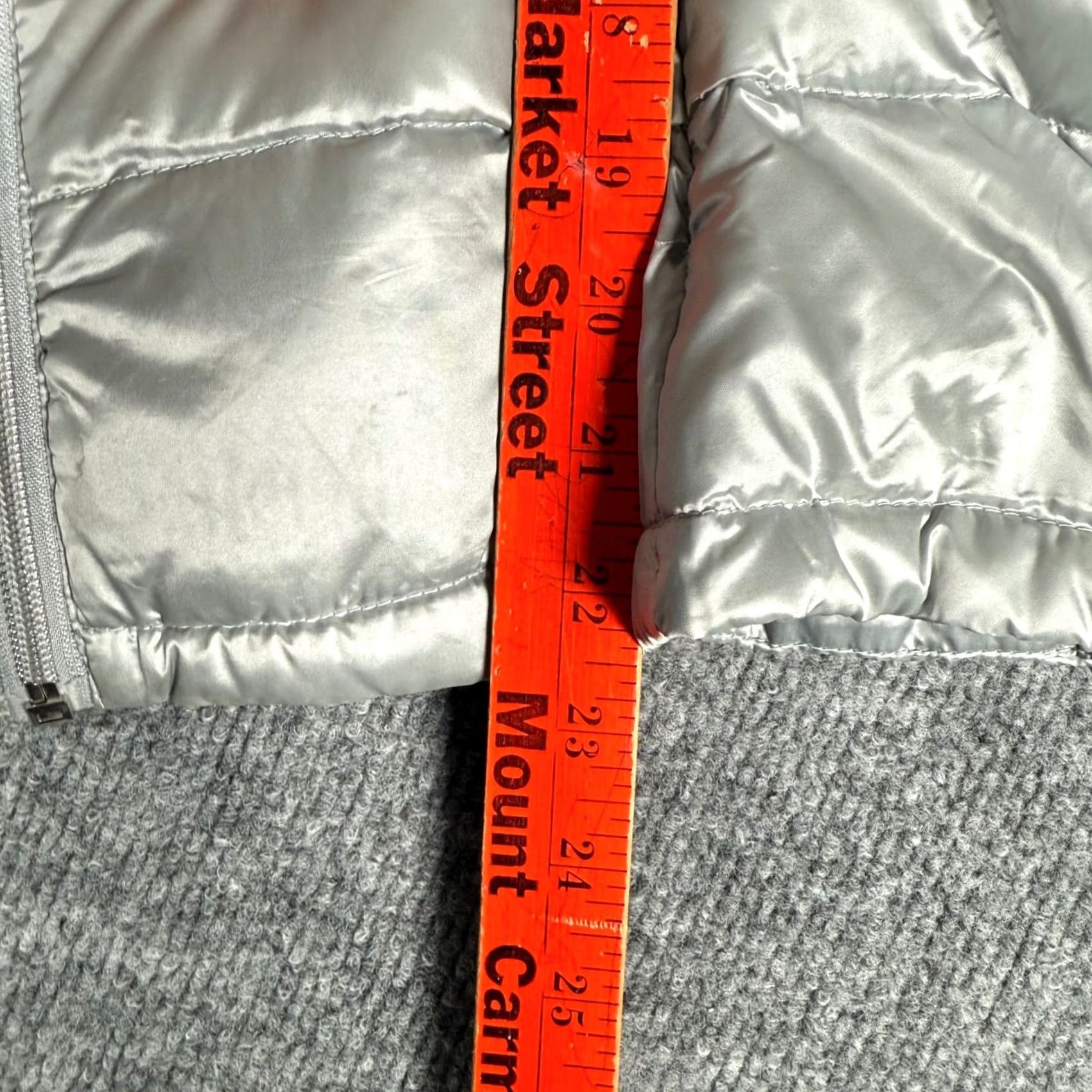Calvin Klein Calvin Klein Silver Puffer Vest Women Small Down Fill Lightweight Padded Zip Full Zip Pockets Quilted Outdoor Casual Travel Sleeveless Vest Size S / US 4 / IT 40 - 8 Thumbnail