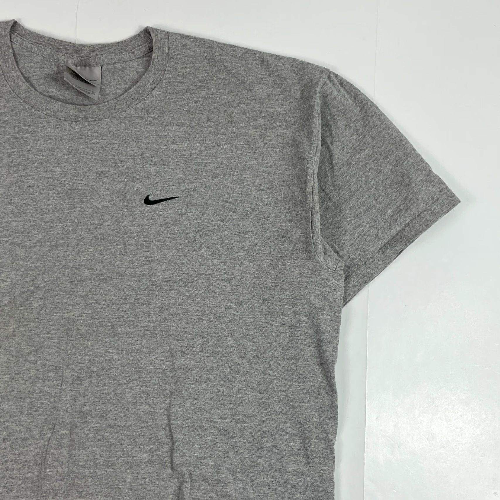 Nike VINTAGE Nike Shirt Mens Large Gray Swoosh Short Sleeve Crew Neck Streetwear Y2K Size US L / EU 52-54 / 3 - 3 Thumbnail