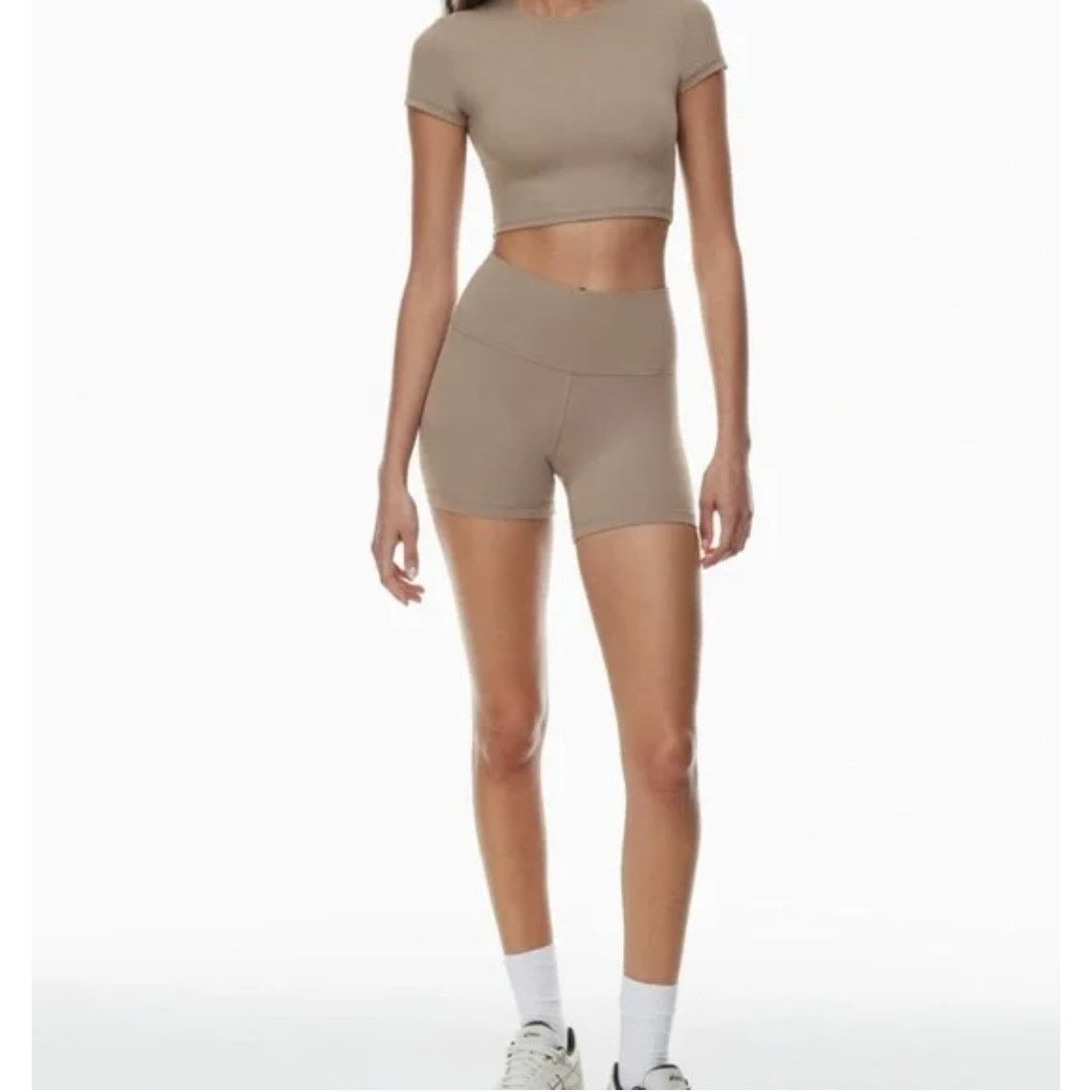 Aritzia NWT ARITZIA Golden Biker Short - Desert 4 Size 27" / US 4 / IT 40 - 1 Thumbnail