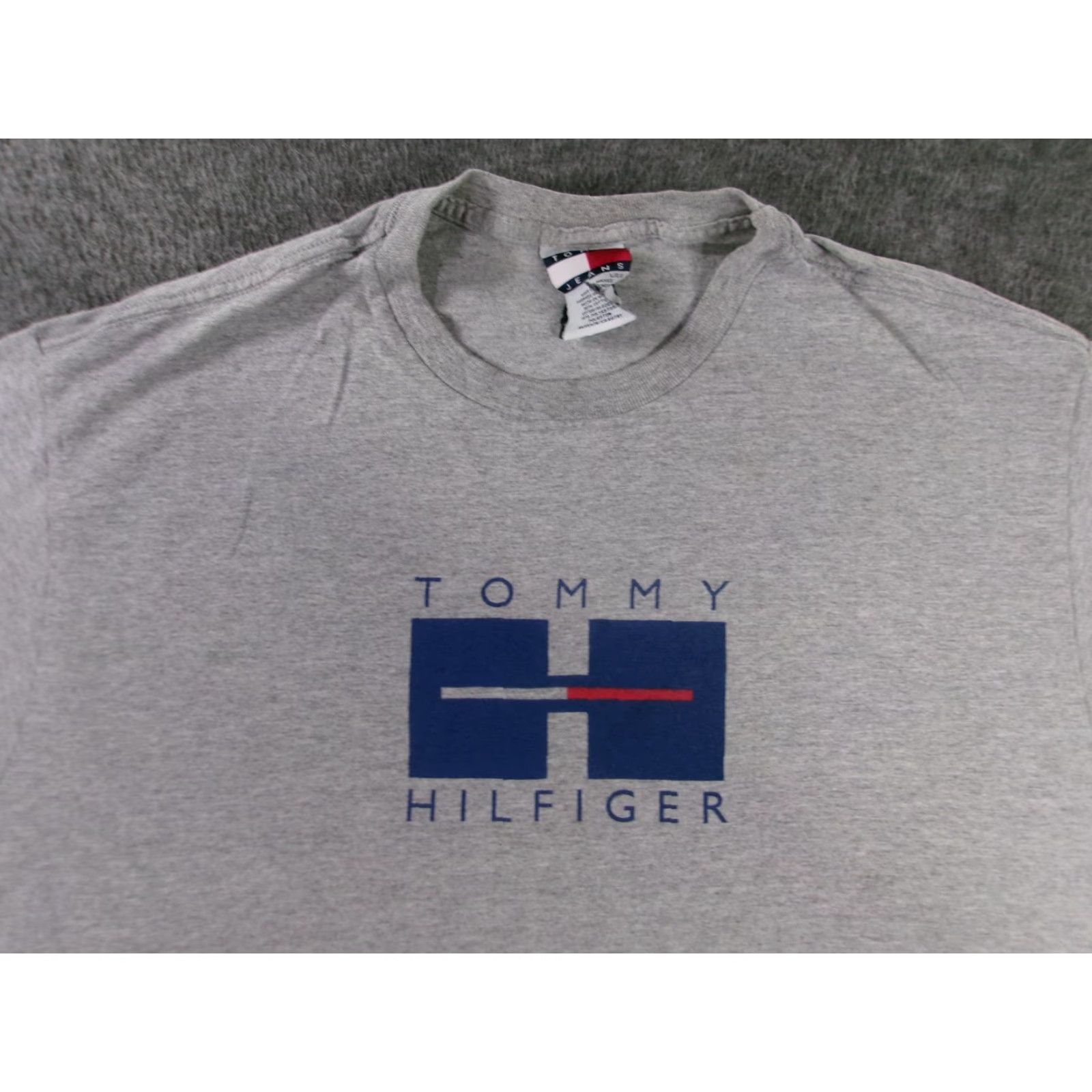 Tommy Hilfiger VINTAGE Tommy Hilfiger Shirt Men L Gray Classic Logo Graphic Tee Crewneck 90s Preppy Mens Size US L / EU 52-54 / 3 - 2 Thumbnail