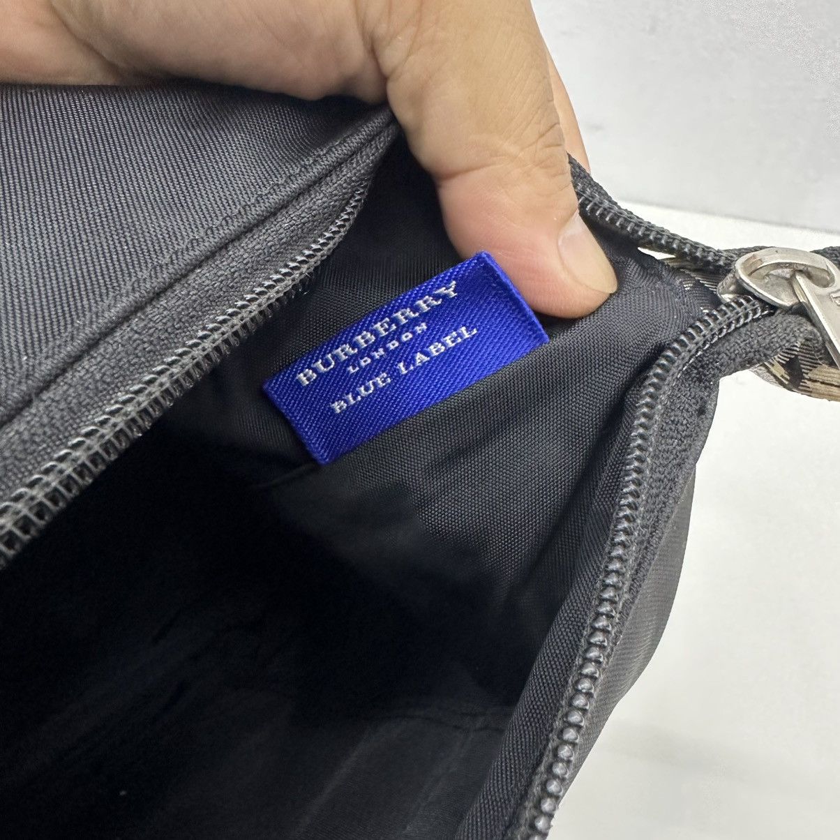 Burberry AUTHENTIC BURBERRY LINDON BLUE LABEL NOVA CHECK SHOULDER BAG Size ONE SIZE - 10 Thumbnail