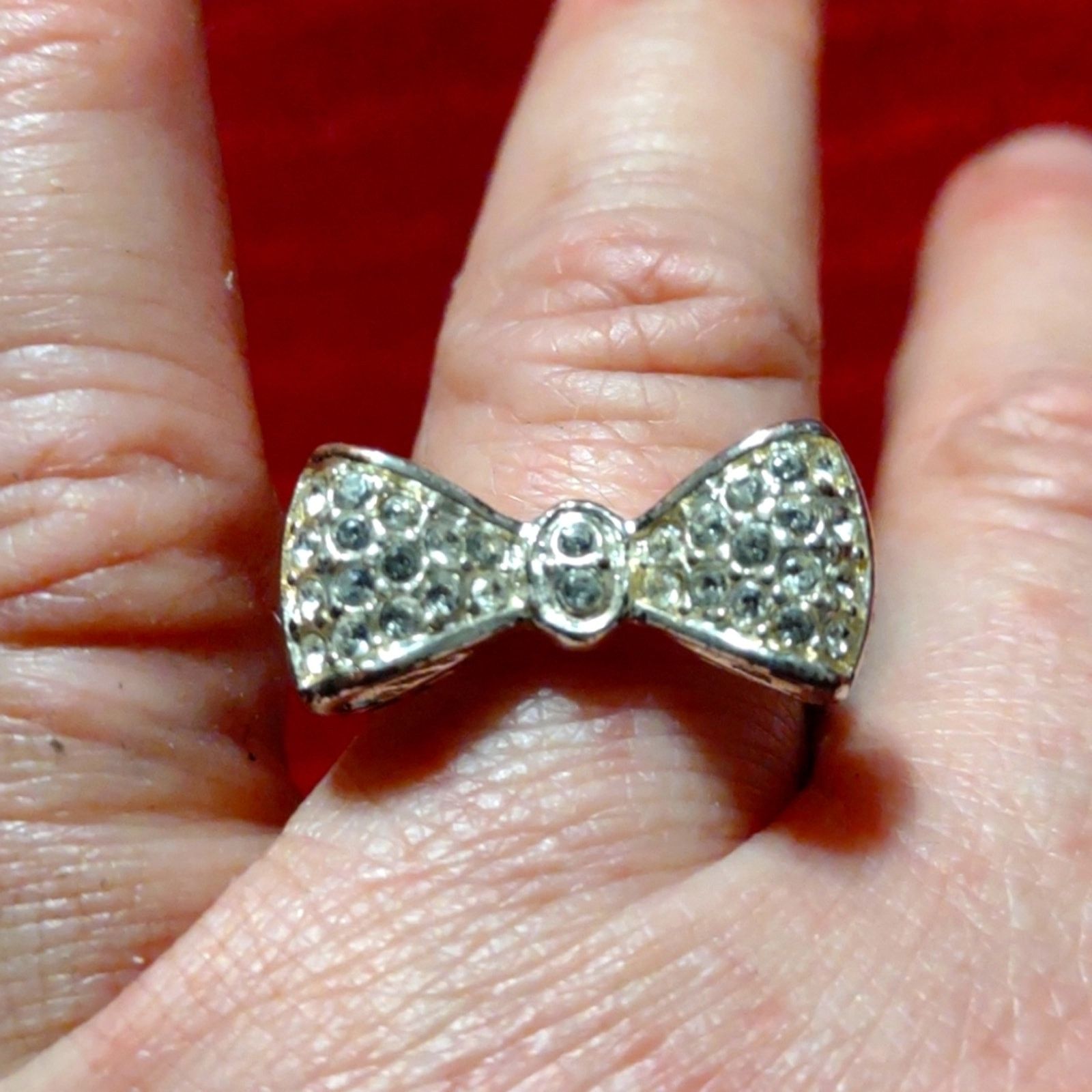 Vintage BEAUTIFUL! SIZE 6 silver and rhinestone bow ring Size ONE SIZE - 1 Preview