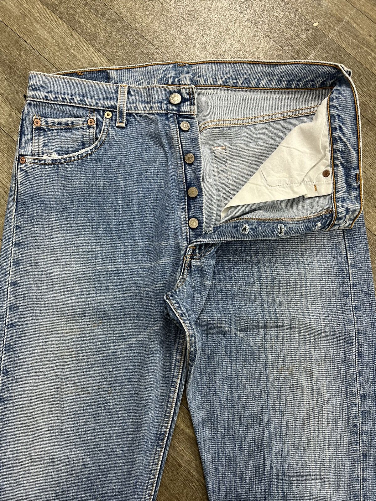 Levi's Vintage Clothing 🇺🇸1990s Vintage Levis 501 33x32 Straight Leg Light Blue Jeans Size US 32 / EU 48 - 9 Thumbnail