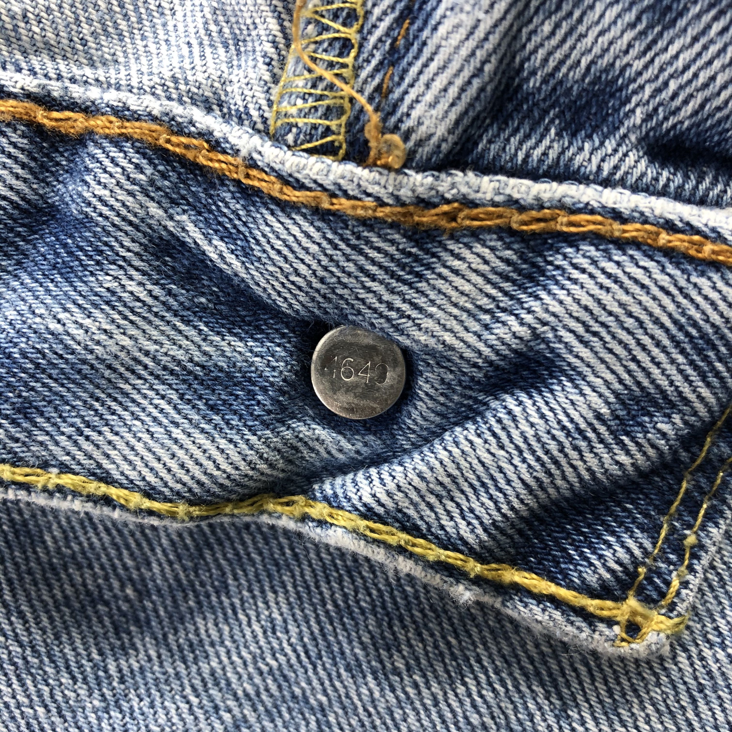 Levi's × Vintage Vintage Light Wash Levis 505 Jeans-JM2564 Size US 35 - 12 Thumbnail