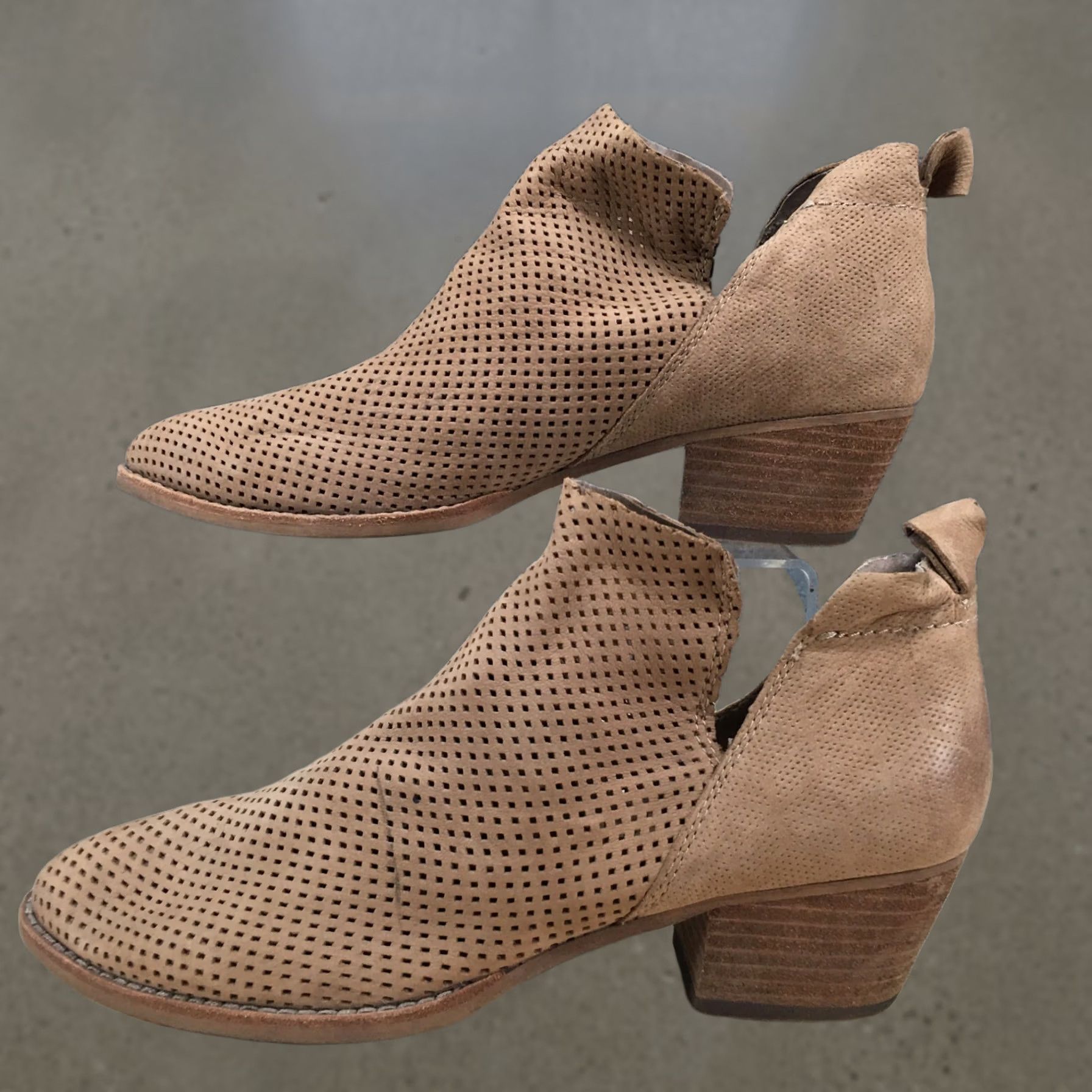 Dolce Vita Dolce Vita Boots Womens 8 Sonya Perforated Ankle Booties Brown Heels Slip On Shoes Brown Womens Bootie Casual Fall Winter 8 Size US 8 / IT 38 - 1 Thumbnail