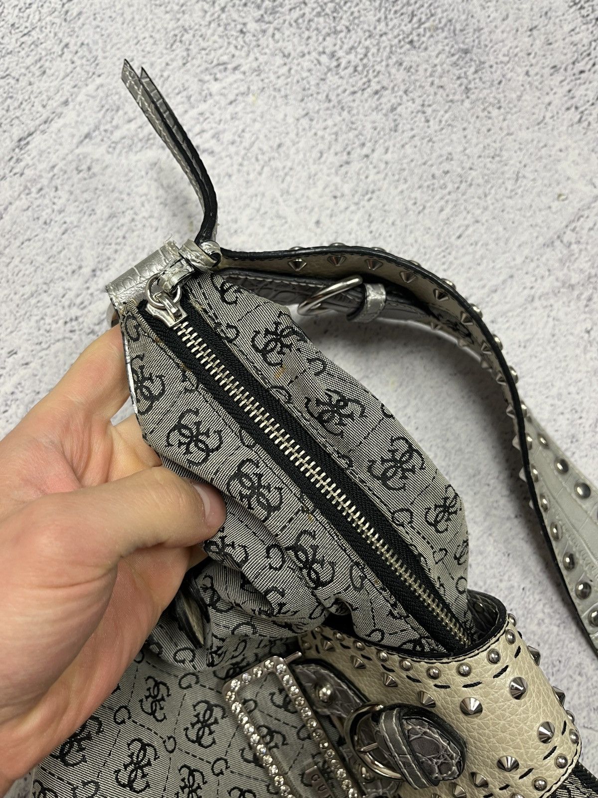 Guess Vintage Guess Monogram Y2K Shoulder Bag Hype Streetwear Size ONE SIZE - 18 Thumbnail