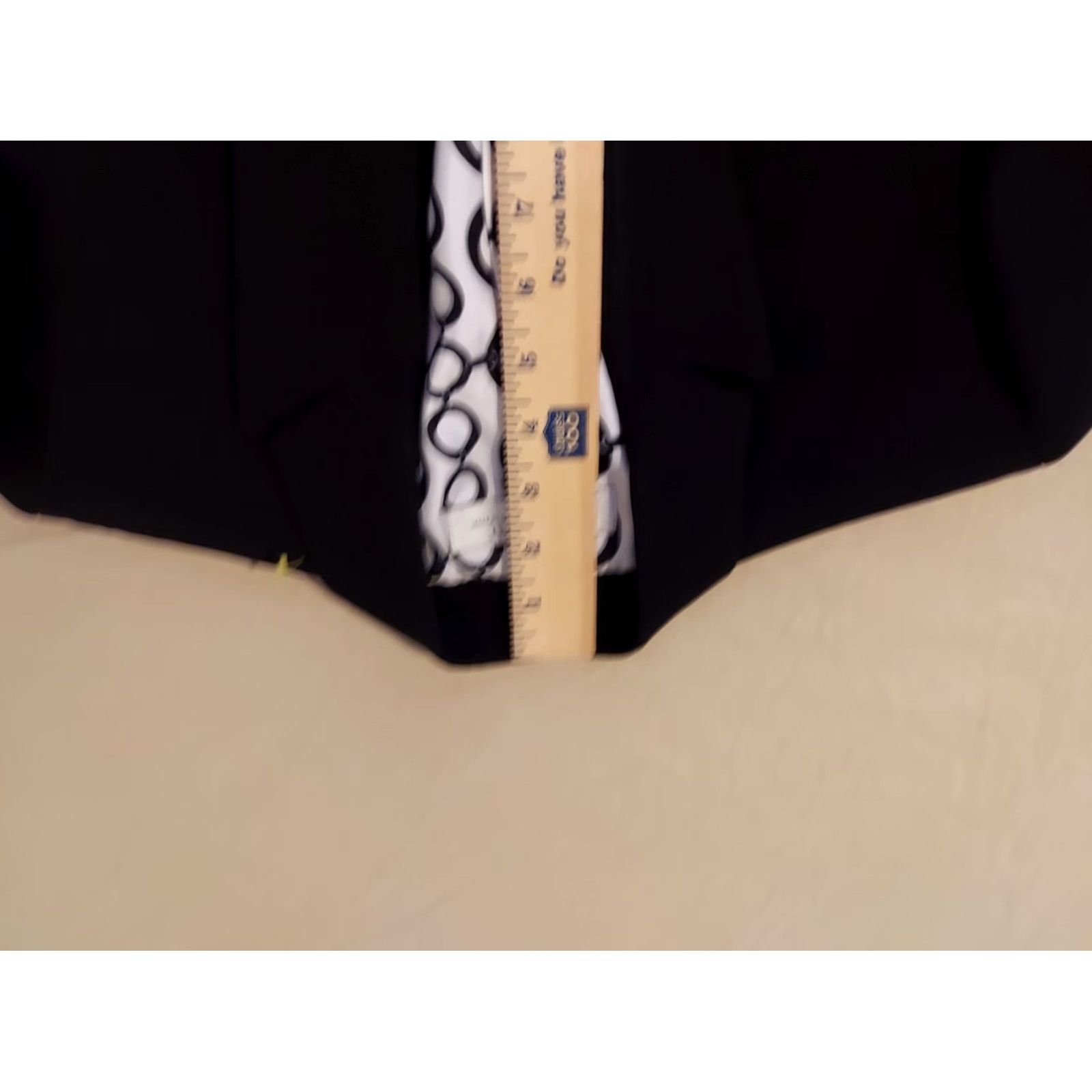 Vintage Womens Tahari Blazer Jacket 4P Petite Black Single-Breasted Notch Lapel Lined Suit Jacket/Blazer Mens? Size S / US 4 / IT 40 - 6 Thumbnail