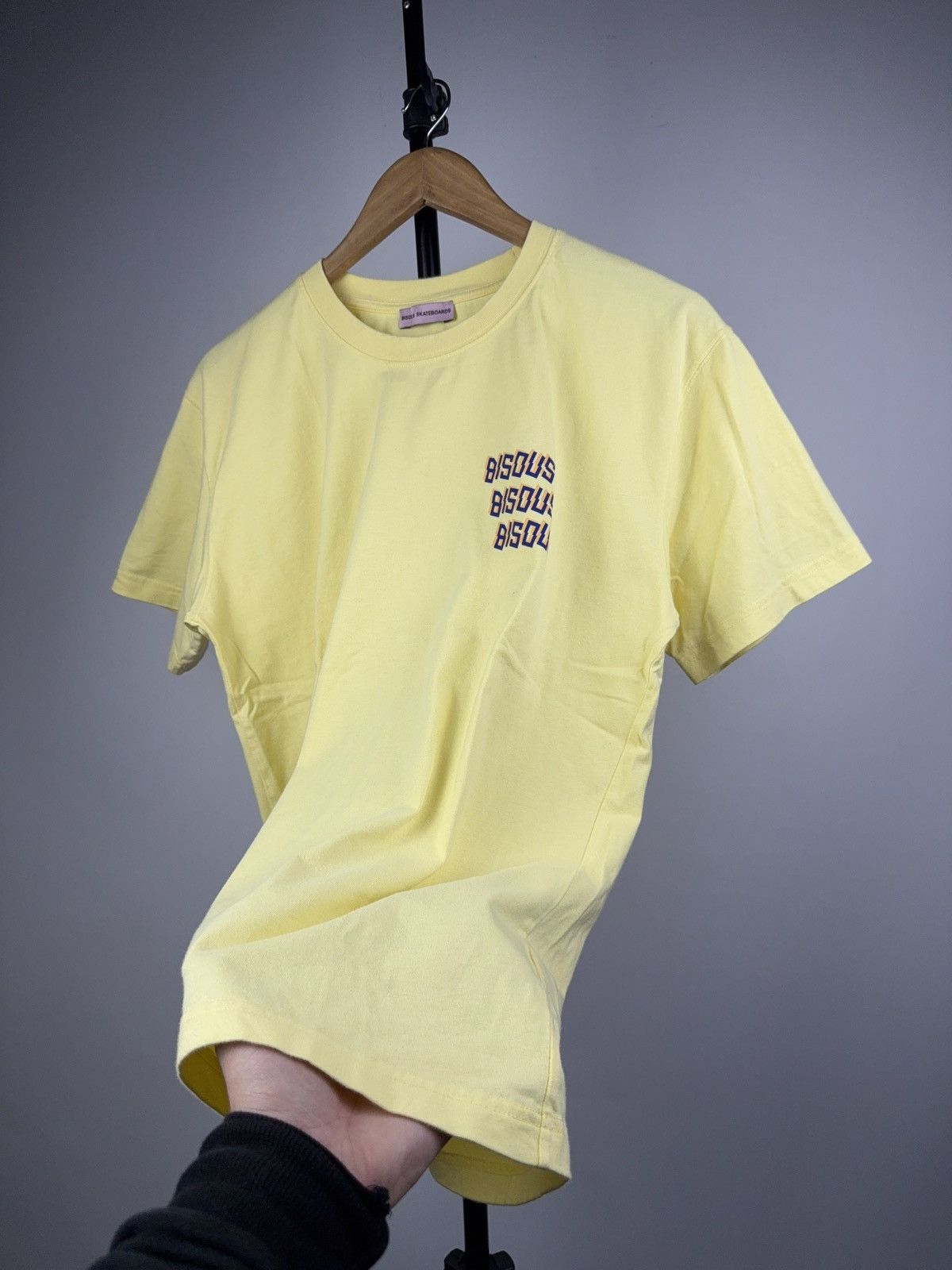 Japanese Brand Bisous France 00s Skateboards Sk8 Yellow Graphic Logo Tee Size US M / EU 48-50 / 2 - 6 Thumbnail
