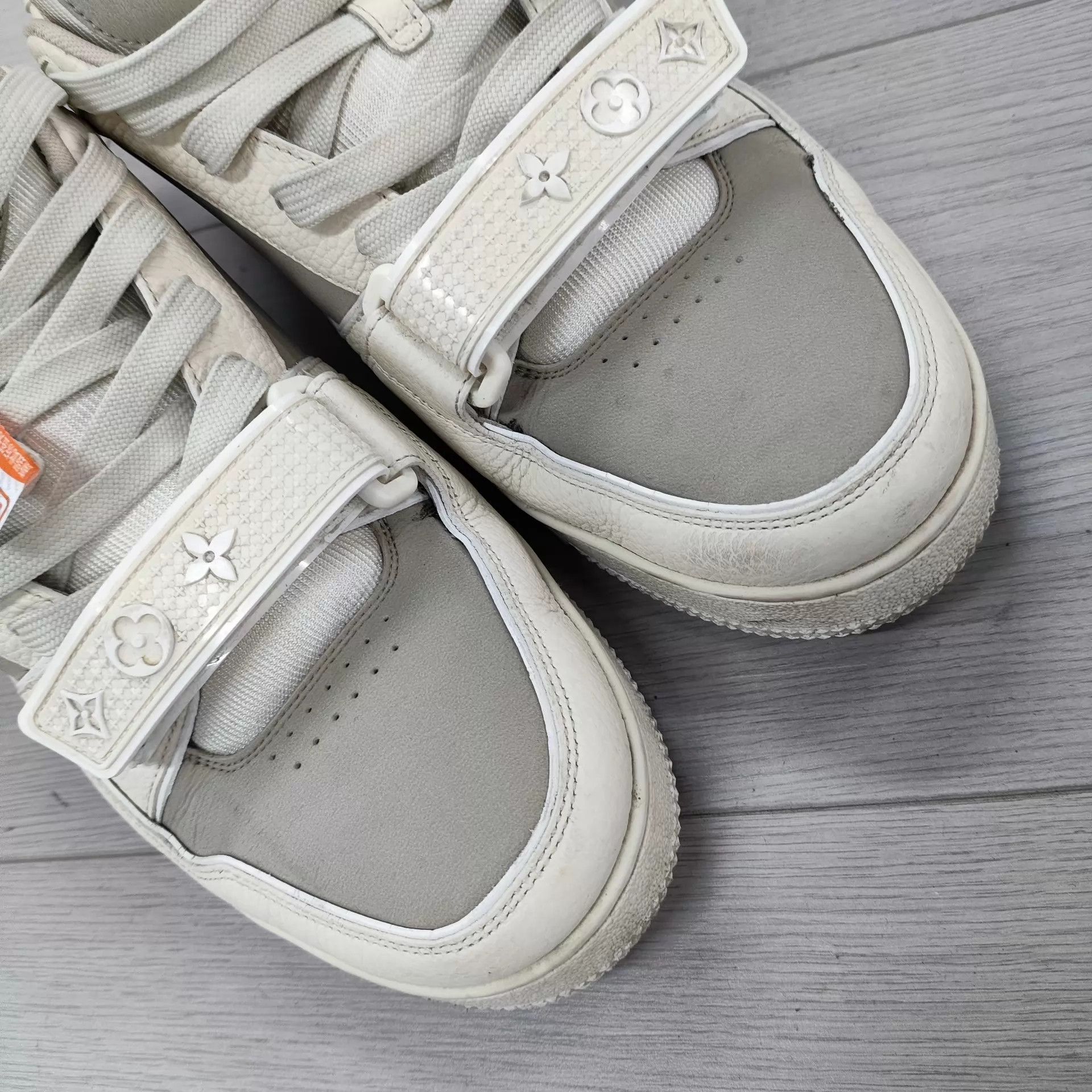 Louis Vuitton LV Leather Velcro Trainer Gray Brown 8.5 Size US 8.5 / EU 41-42 - 2 Thumbnail