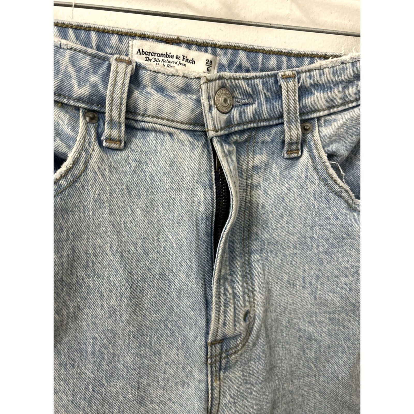 Abercrombie & Fitch Abercrombie & Fitch Jeans Womens 28x30 Light Wash 90s Relaxed Jean High Rise Straight 5-Pocket Distressed Size 28" / US 6 / IT 42 - 6 Thumbnail