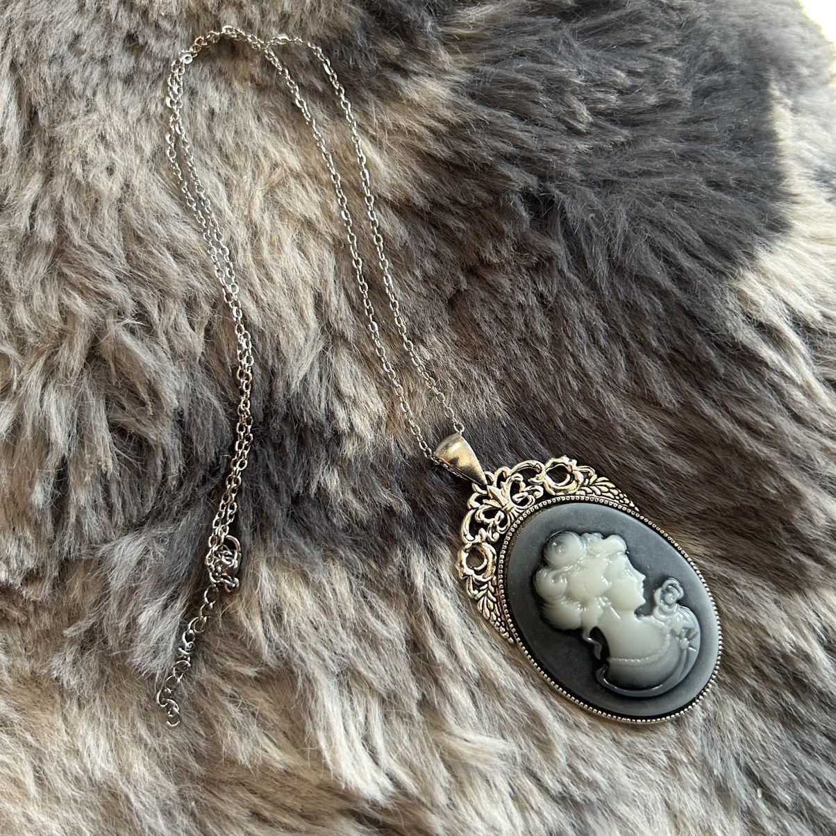 Handmade Handcrafted charcoal opalescent Victorian lady necklace Size ONE SIZE - 6 Thumbnail