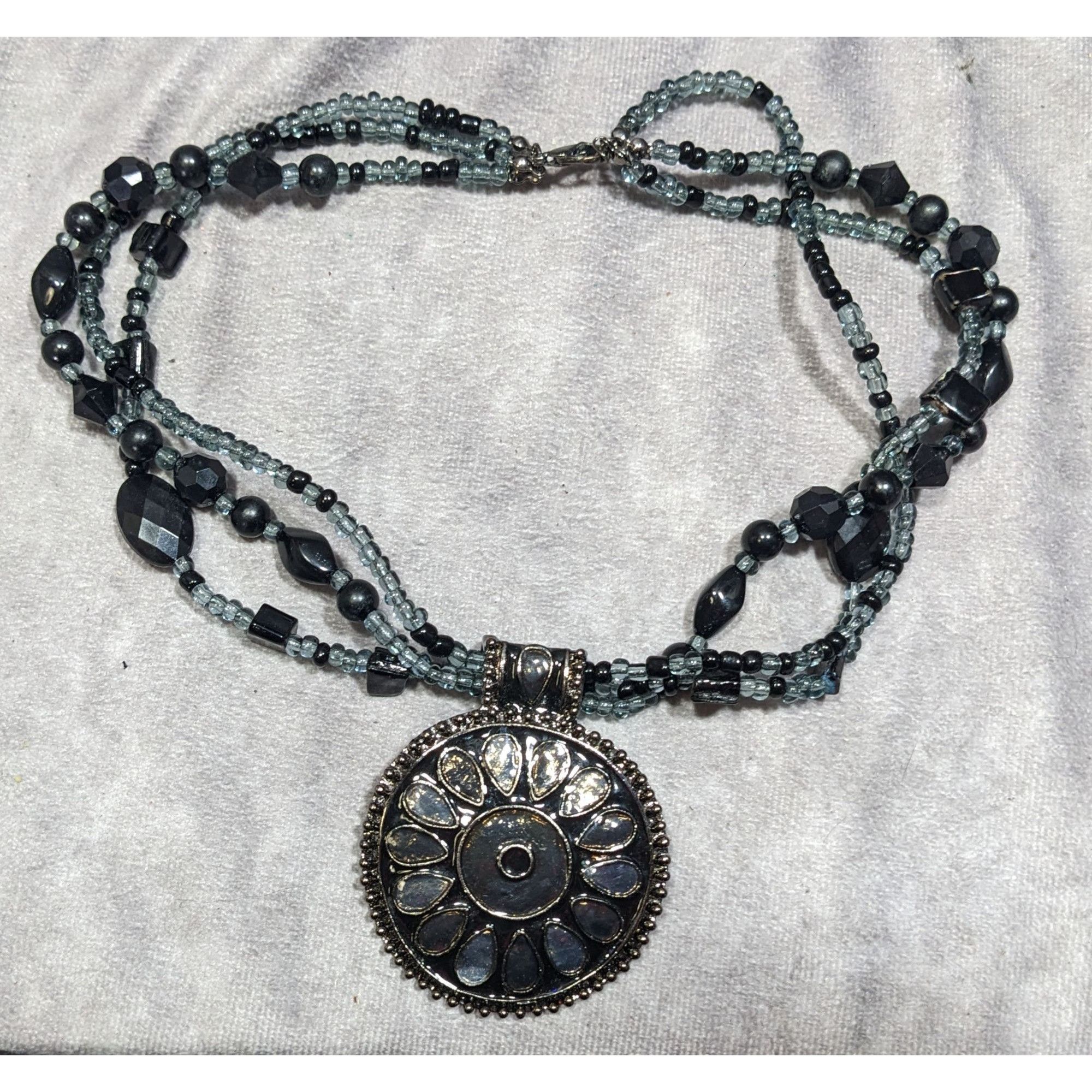 Other Black And Grey Multilayer Beaded Floral Medallion Pendant Ne Size ONE SIZE - 6 Thumbnail