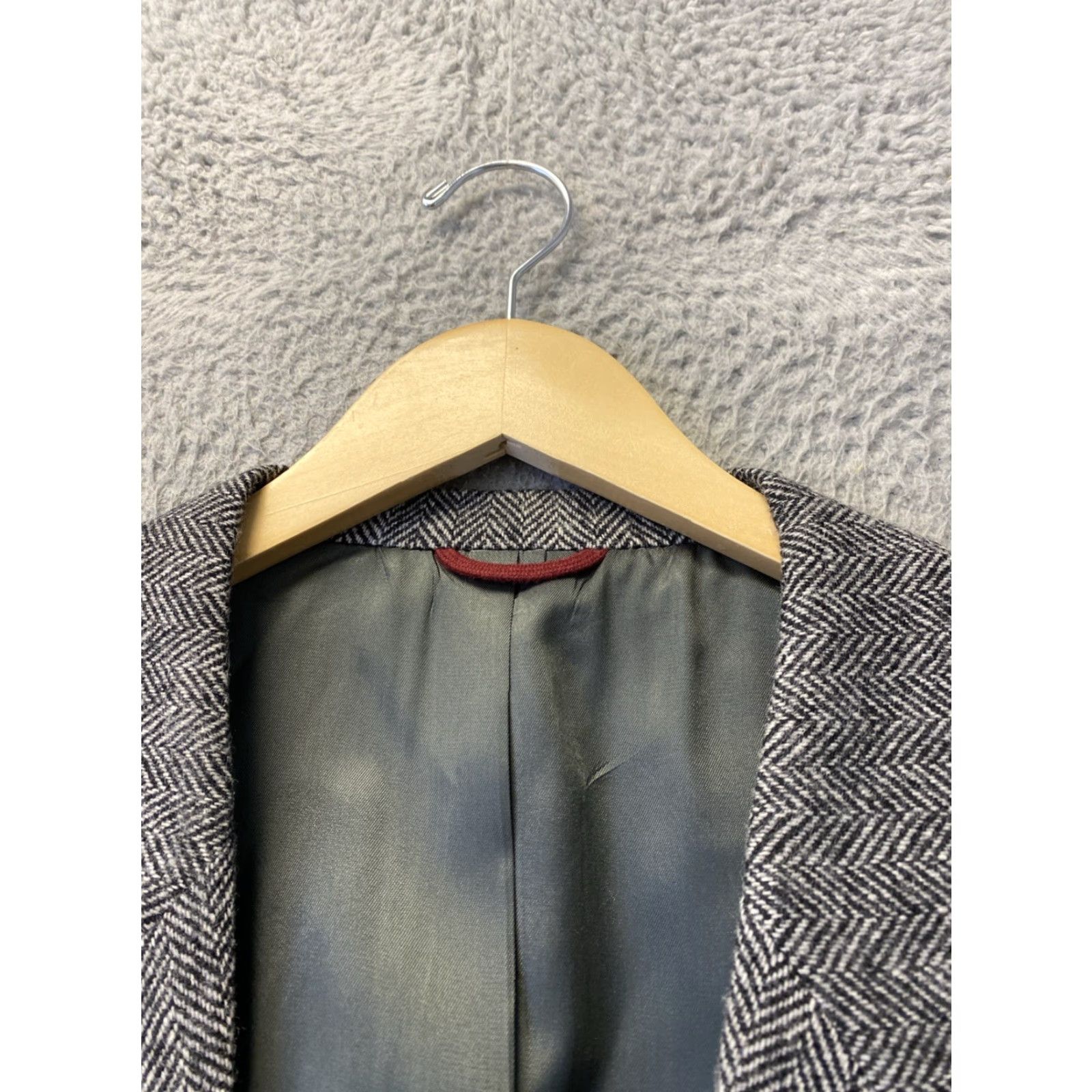 Hart Schaffner Marx VINTAGE Hart Schaffner Marx Wool Sport Coat Blazer Men 48 Regular Gray Herringbone 1950s/60s Mens Blazer Size 48R - 2 Thumbnail