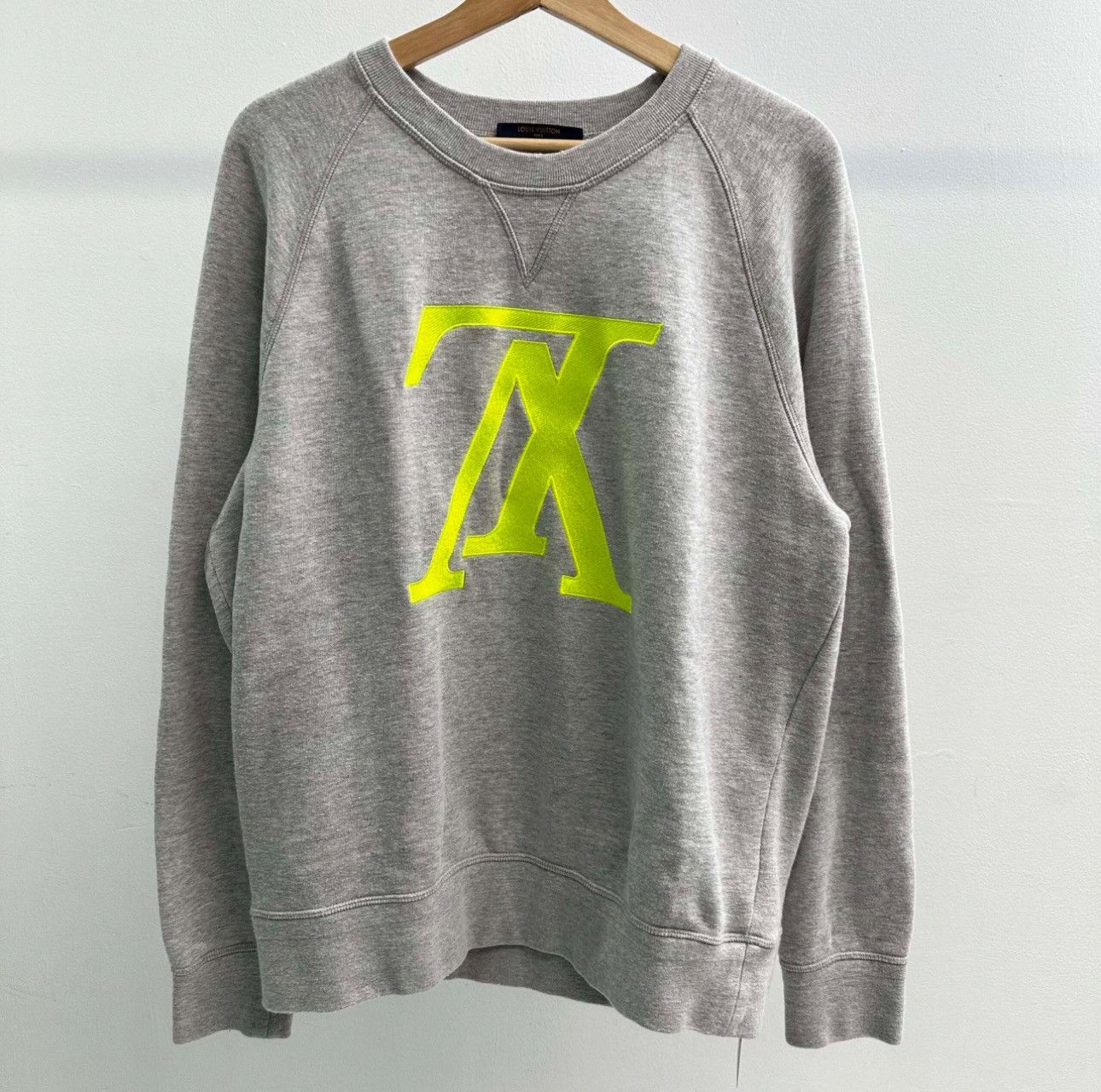 Louis Vuitton Louis Vuitton Embroidered Upside Down Crewneck Size US XL / EU 56 / 4 - 1 Thumbnail
