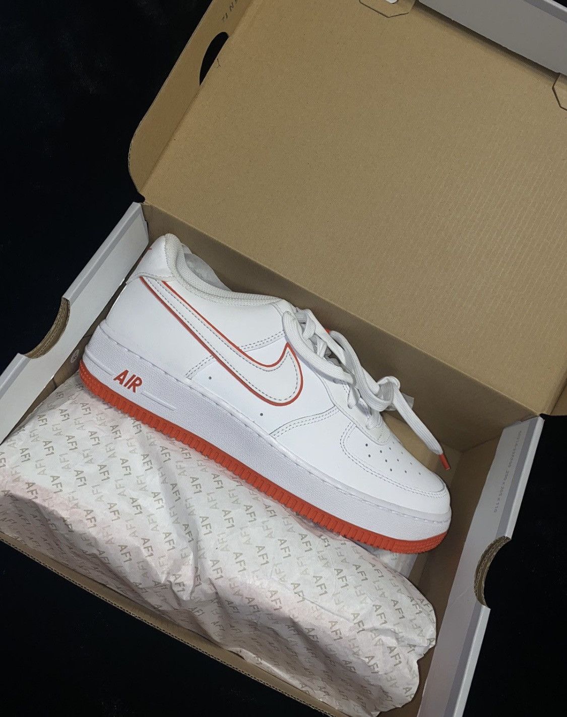 Nike AIR FORCE 1(GS) RED/WHITE Size US 6.5 / EU 39-40 - 5 Thumbnail