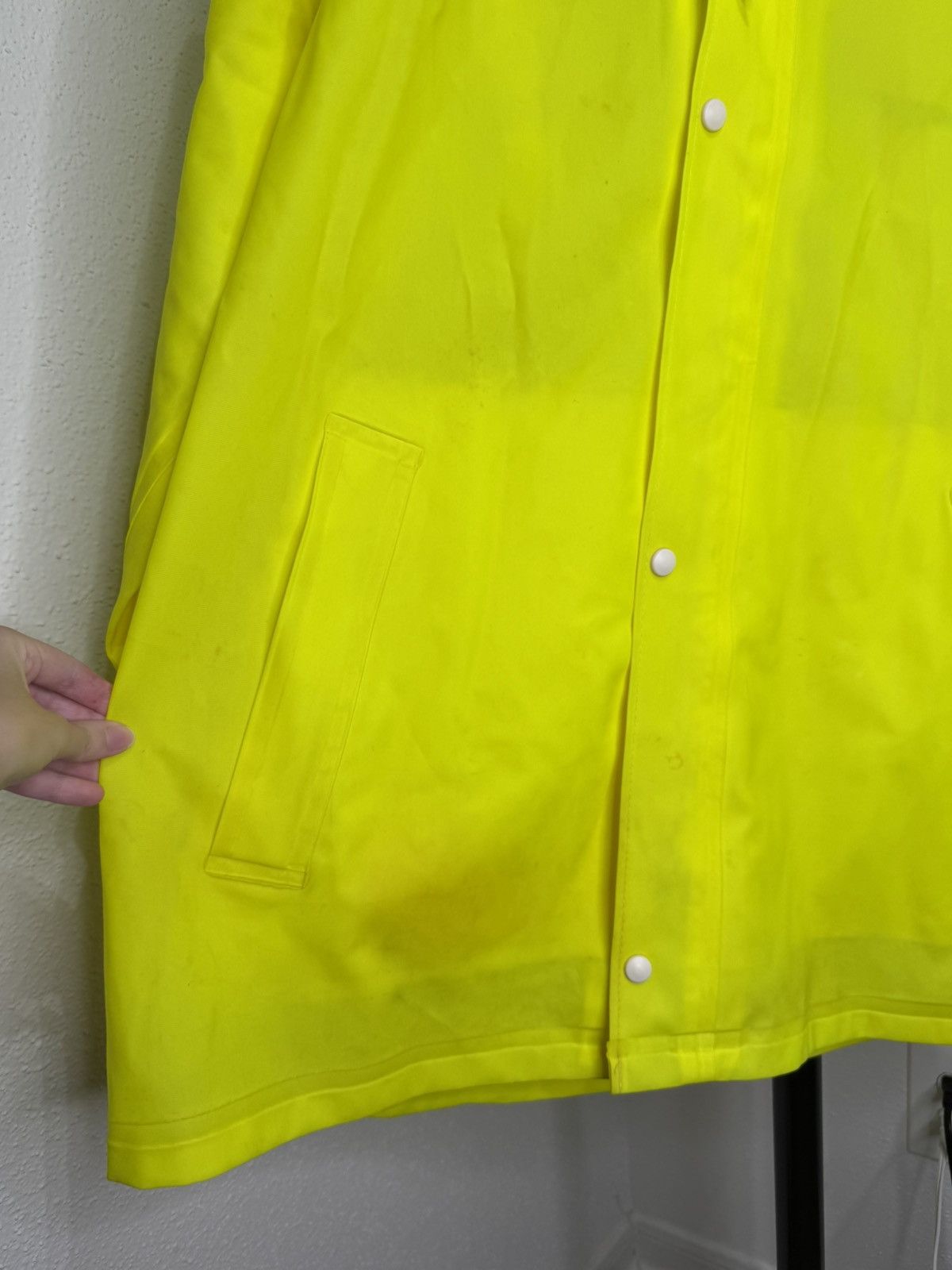 Vetements Vetements SS18 Logo Raincoat Size US M / EU 48-50 / 2 - 3 Thumbnail