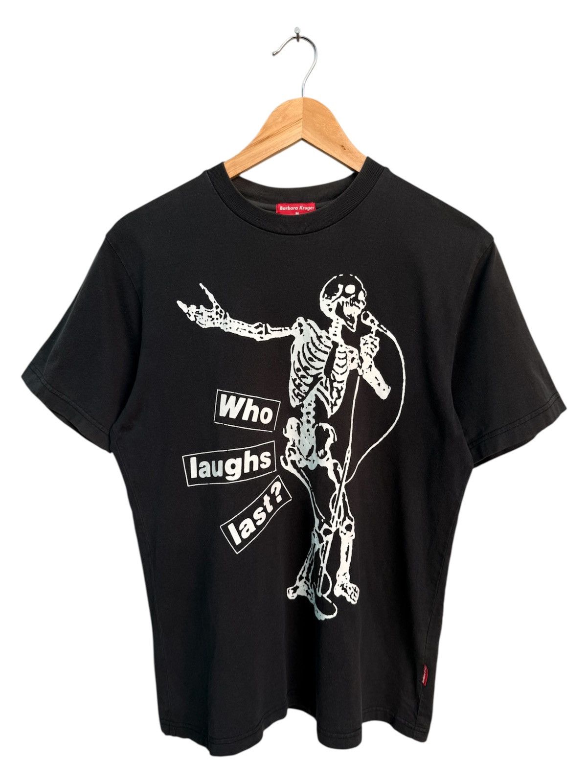 Barbara Kruger × Uniqlo Barbara Kruger Who Laughs Last? Skeleton Tee Size US M / EU 48-50 / 2 - 1 Thumbnail