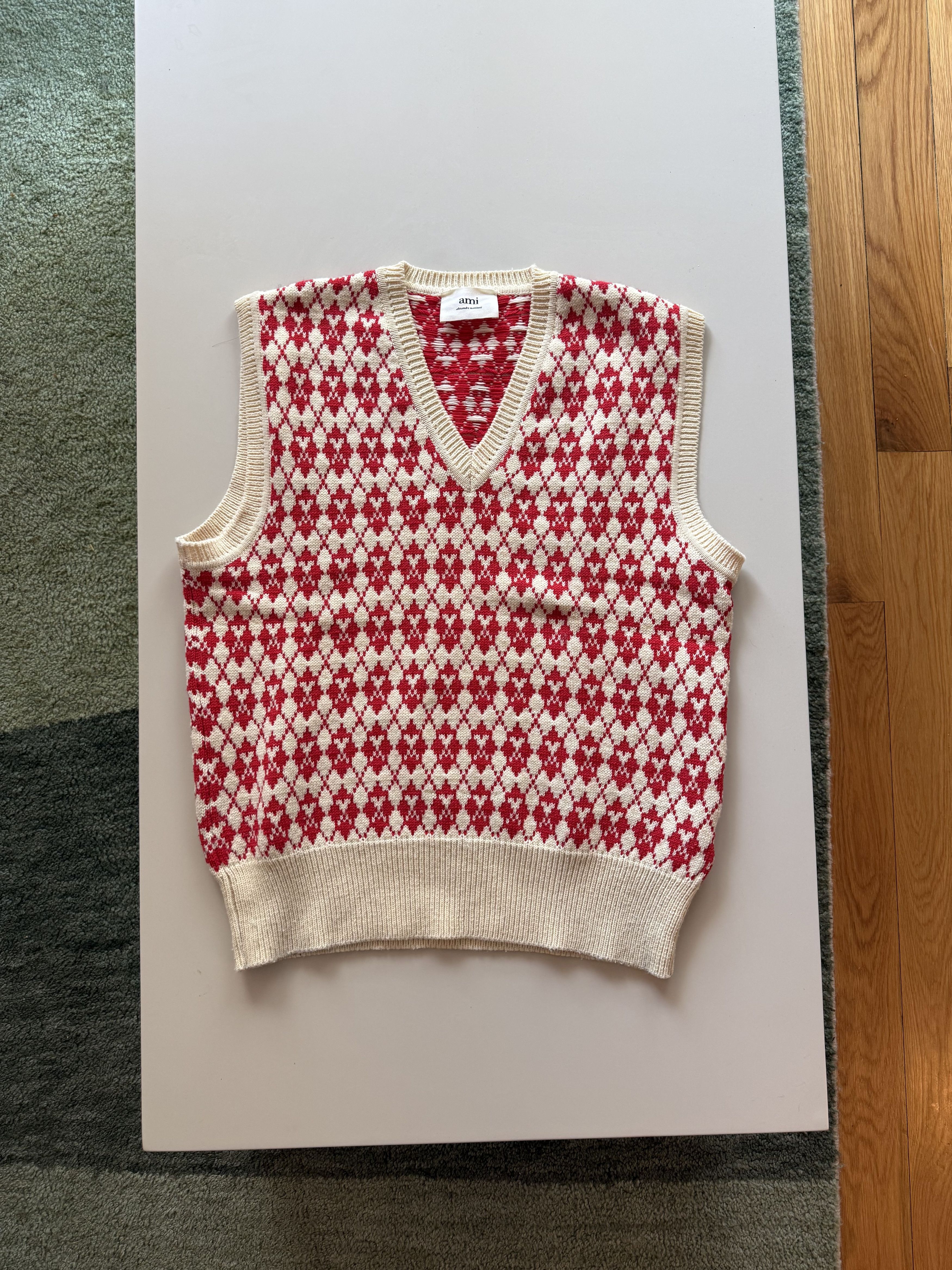 AMI Paris Men's Cream and Red Vest