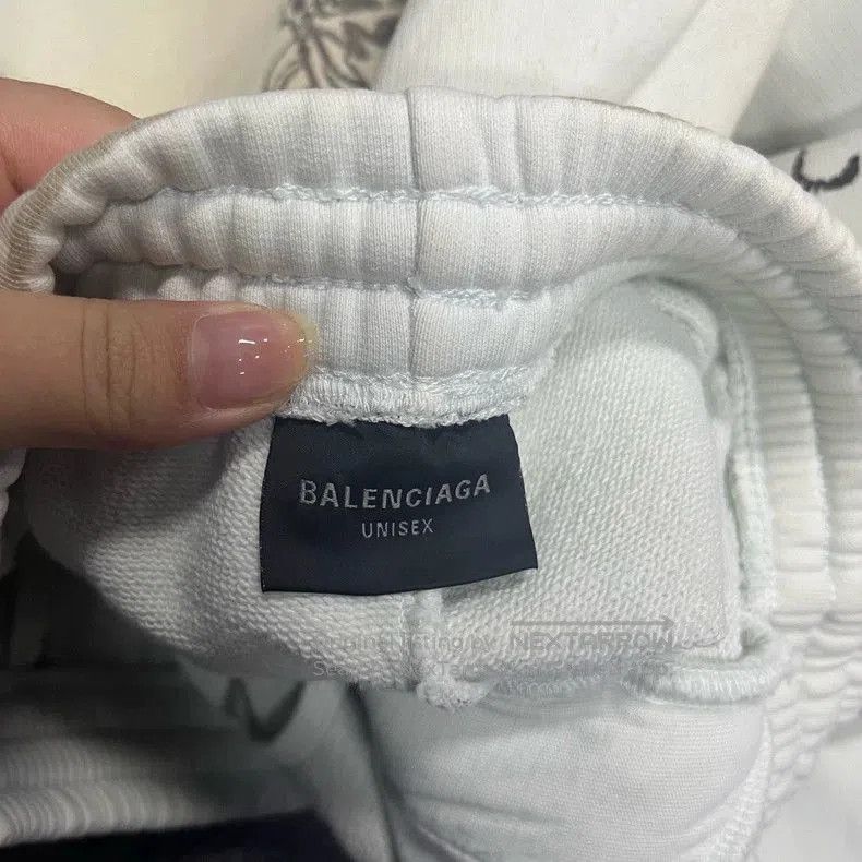 Balenciaga Balenciaga White Printed Knit Sweatpants. Size US 26 / EU 42 - 3 Thumbnail