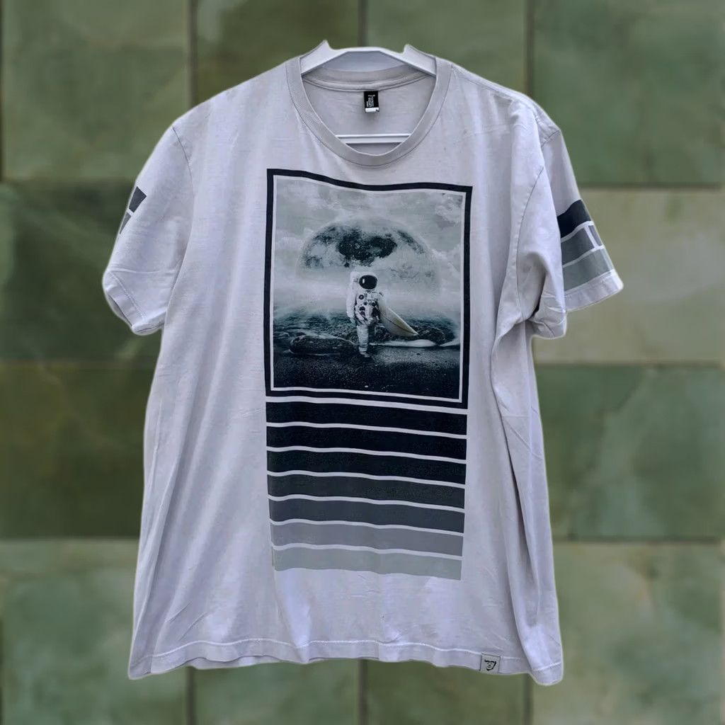 Vintage Imaginary Foundation Astronaut T-Shirt L Surreal Space Art Made in USA Men White Size US L / EU 52-54 / 3 - 1 Thumbnail