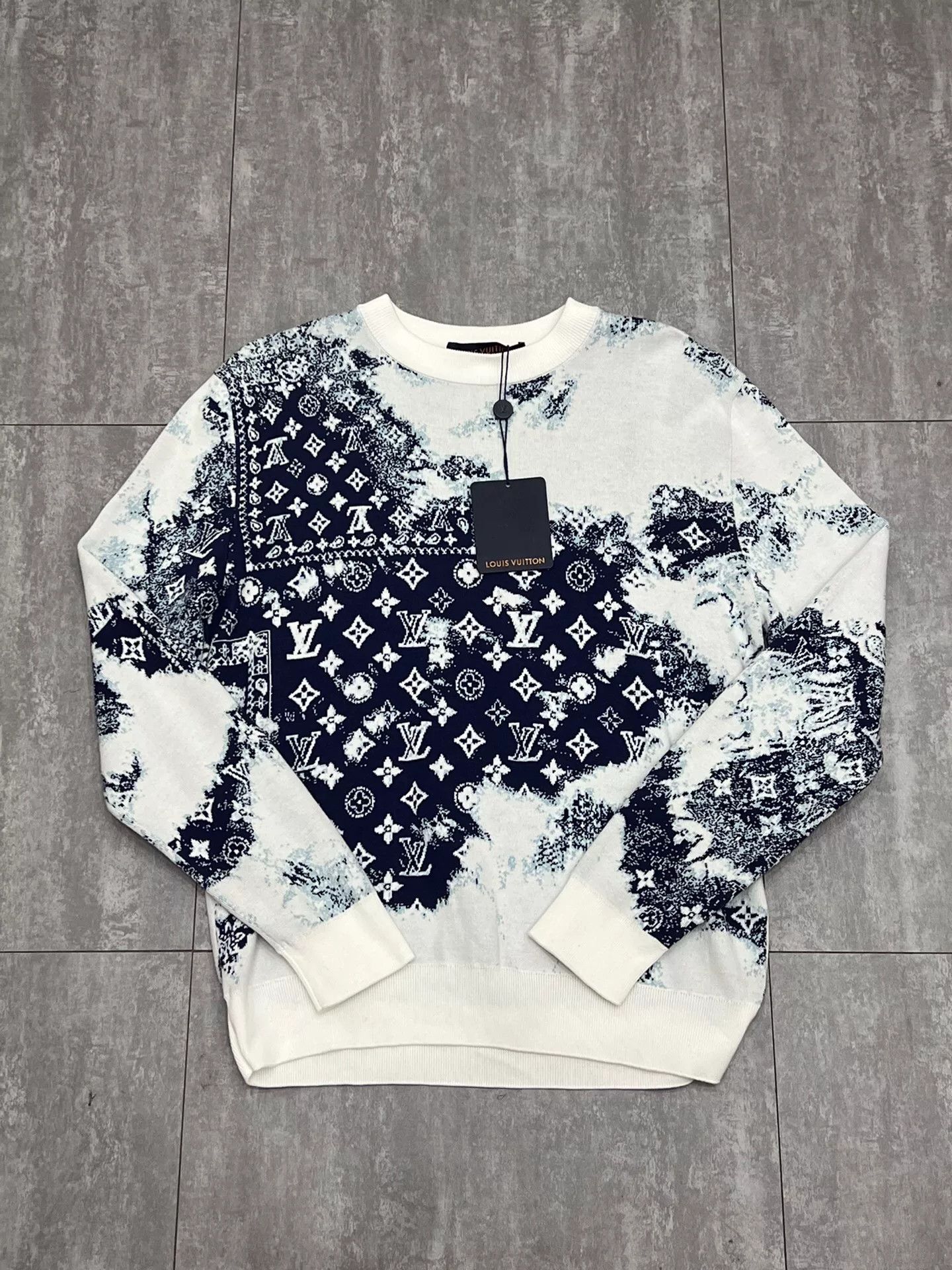 Louis Vuitton Louis Vuitton Paisley Tie-Dye Multi Hoodie XS Women Size XS / US 0-2 / IT 36-38 - 1 Thumbnail