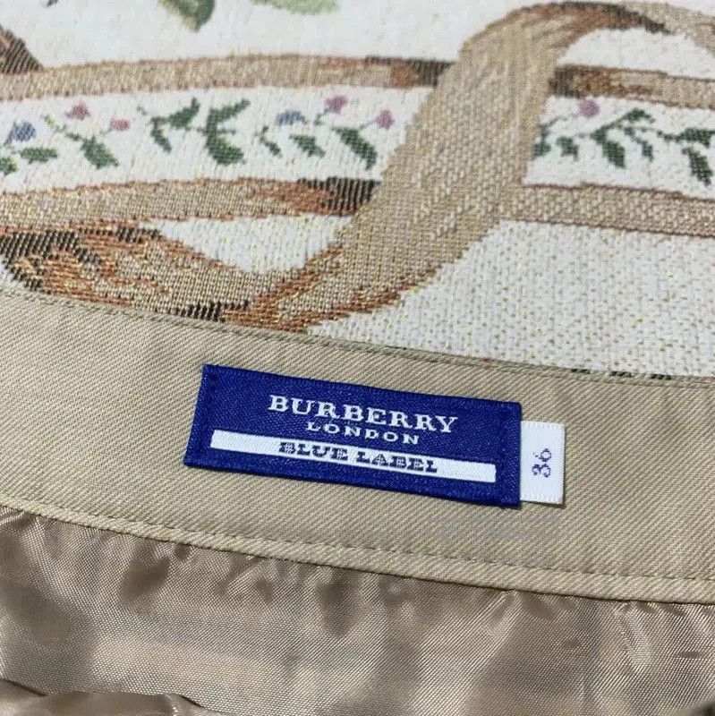 Burberry Burberry Women's Khaki Check Wool Skirt. Size 23" - 4 Thumbnail