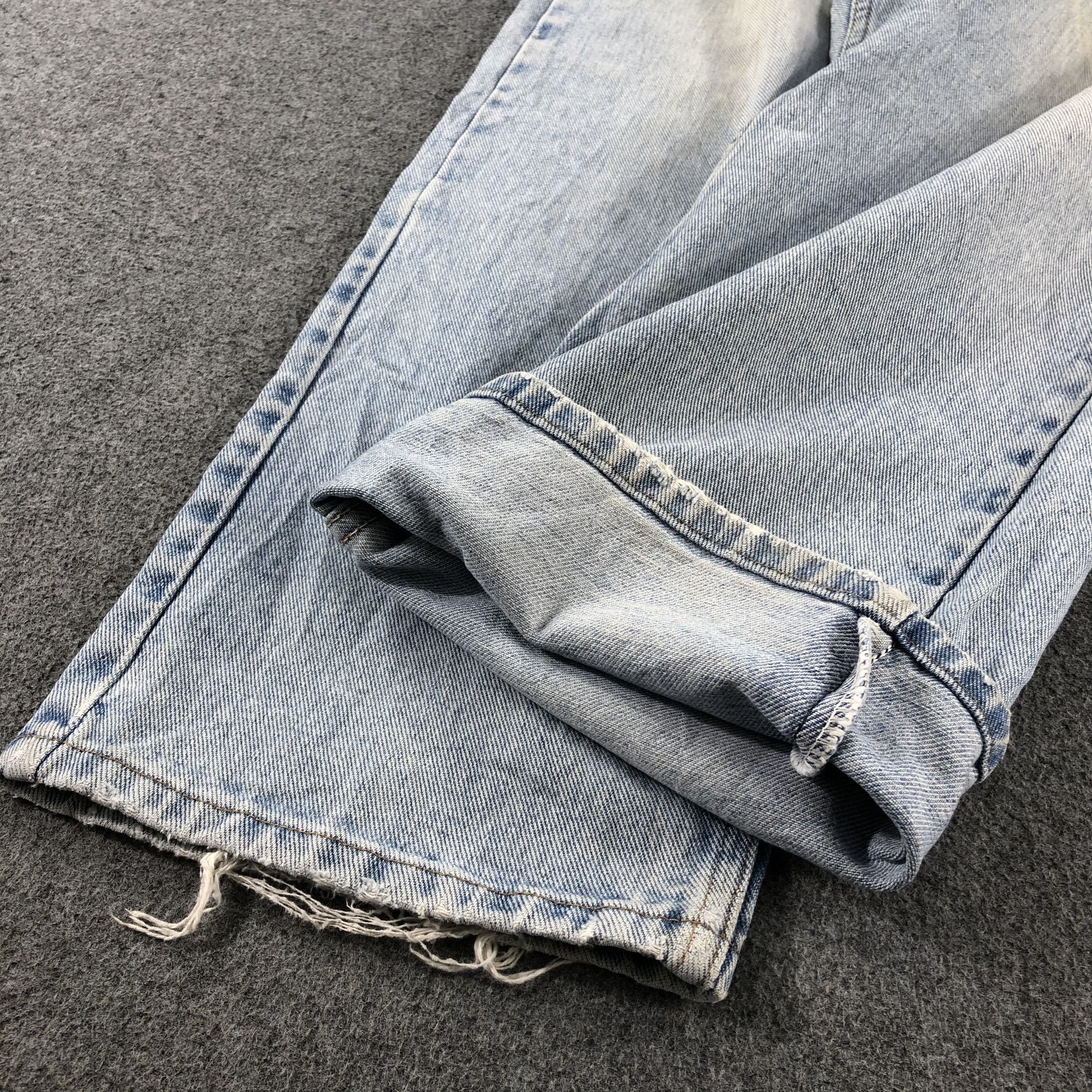 Vintage Vintage Light Wash Wrangler Jeans-J2400 Size US 35 - 7 Thumbnail