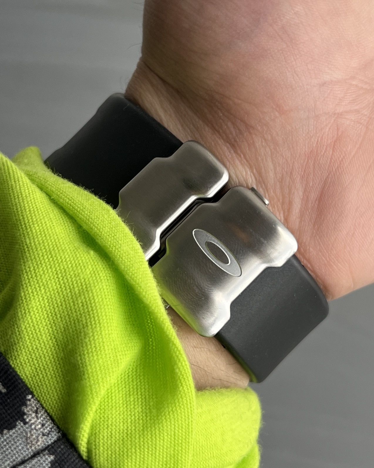 Oakley Oakley Crankcase Large 3-Hand Stainless Steel Carbon Watch Size ONE SIZE - 7 Thumbnail