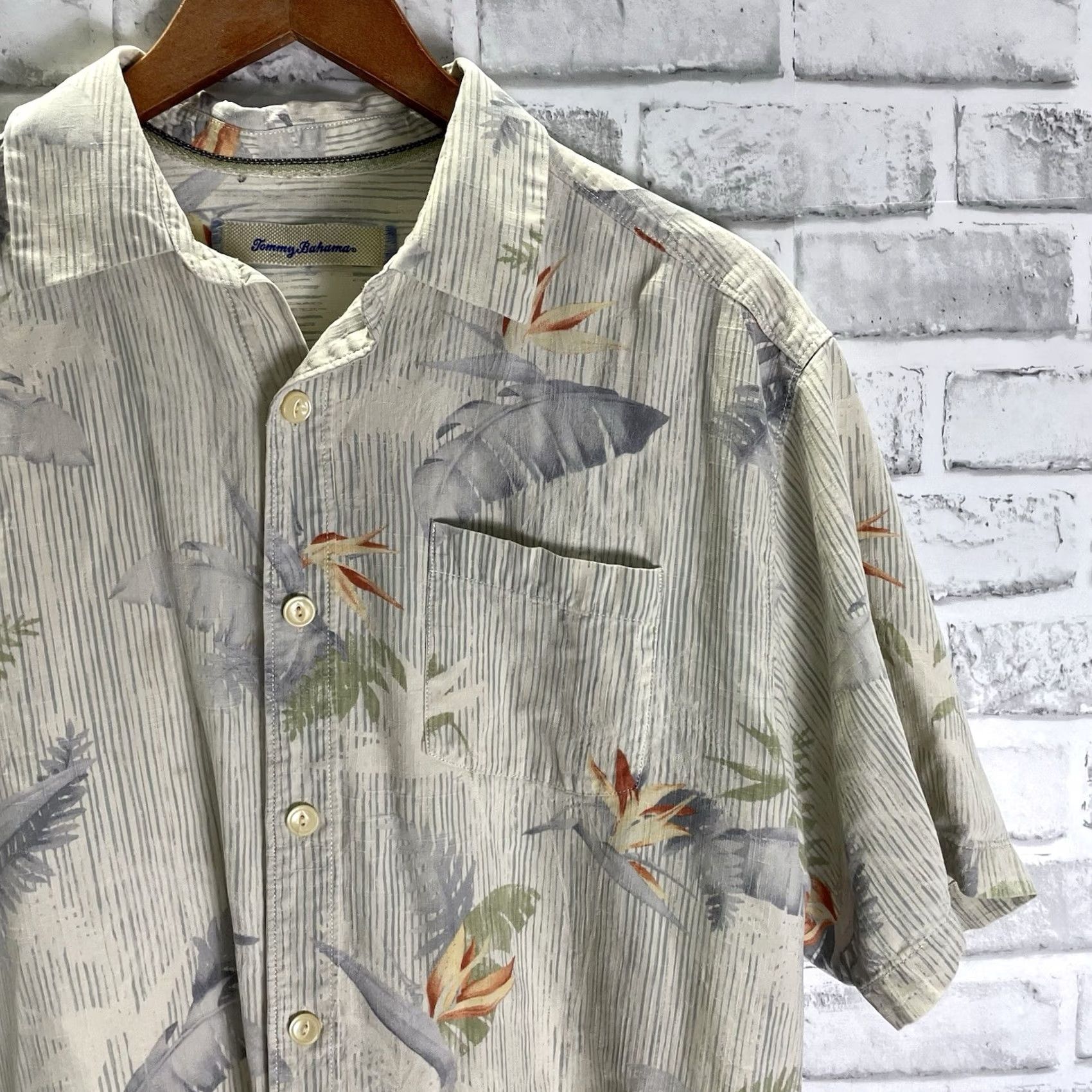 Tommy Bahama Tommy Bahama Hawaiian Shirt Mens M 100% Silk Floral Print Multicolor Short Sleeve Button-Up Size US M / EU 48-50 / 2 - 2 Thumbnail