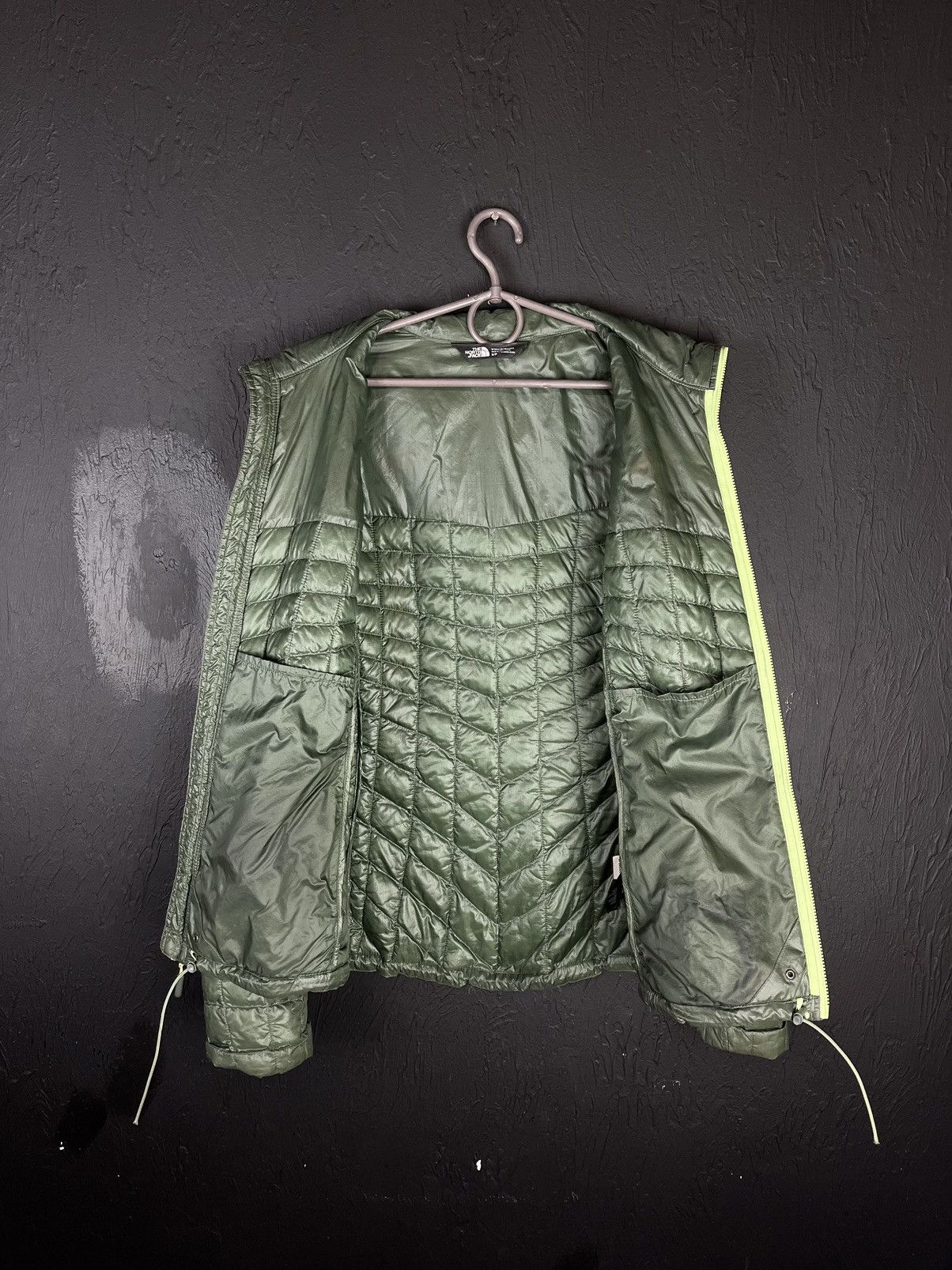 The North Face ⛰️The North Face TNF thermoball women micropuffer jacket Size S / US 4 / IT 40 - 6 Thumbnail