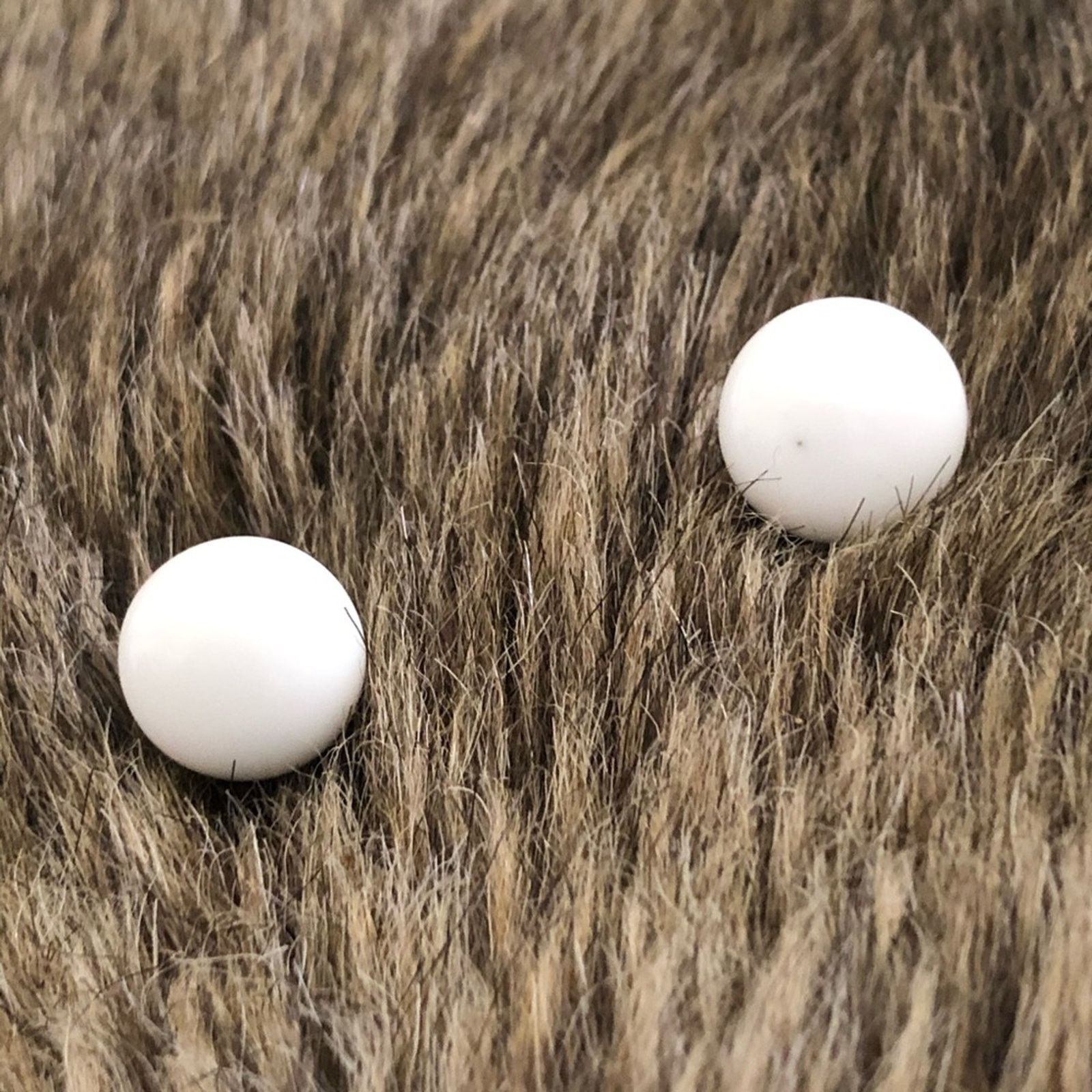 Other Antique milk glass button screw back clip earrings Size ONE SIZE - 3 Thumbnail