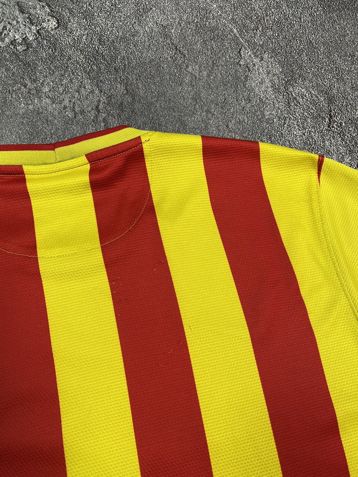 Nike FC Barcelona Nike 2013-2014 Away Jersey Football Kit Soccer Size US M / EU 48-50 / 2 - 17 Thumbnail