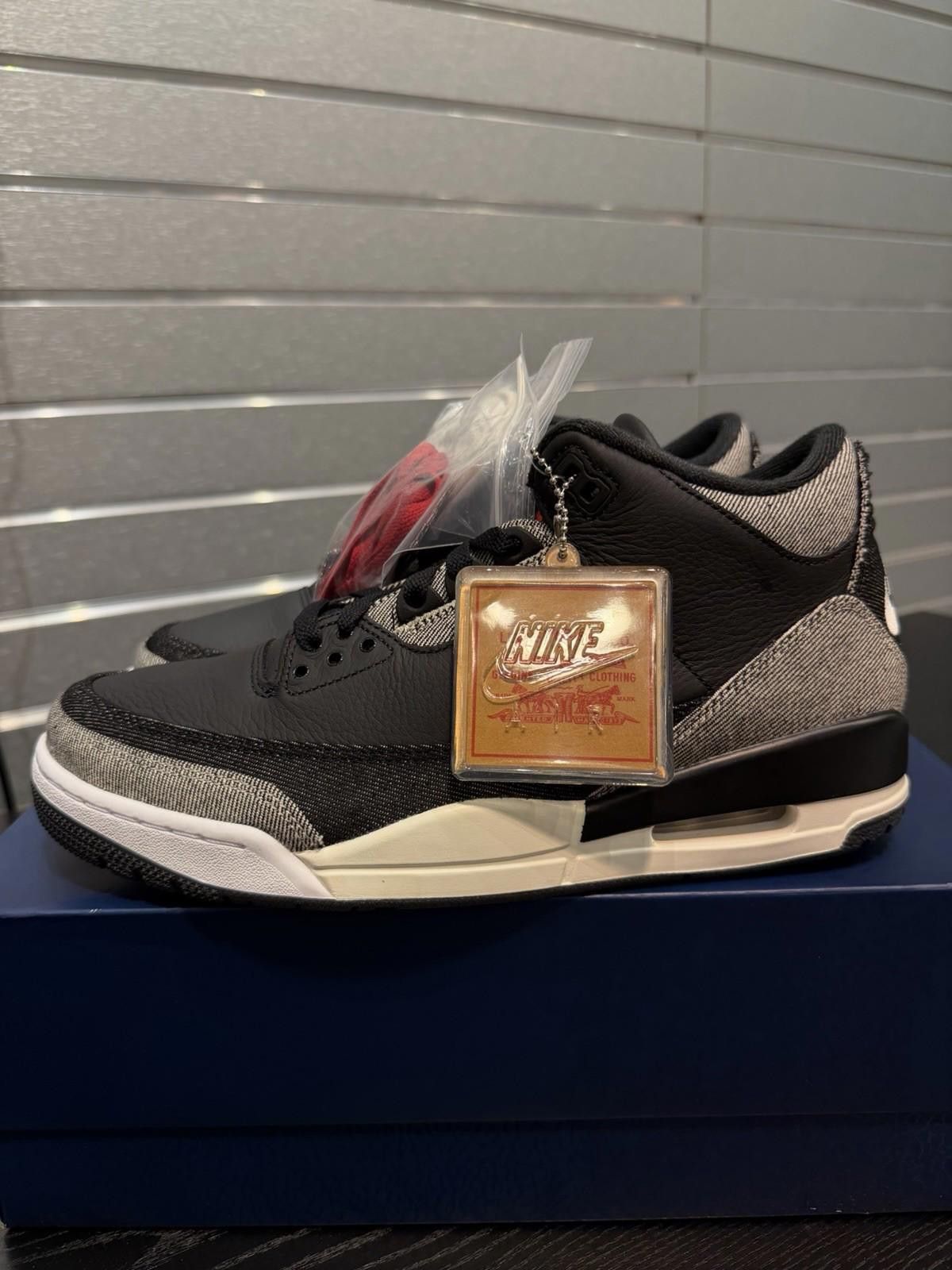 Jordan Brand Nike Air Jordan 3 Retro Levi’s Black IR0914-400 Men’s 10.5 Size US 10.5 / EU 43-44 - 7 Thumbnail