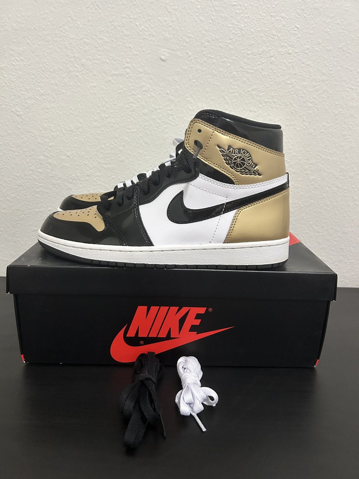 Jordan 1 Gold Toe