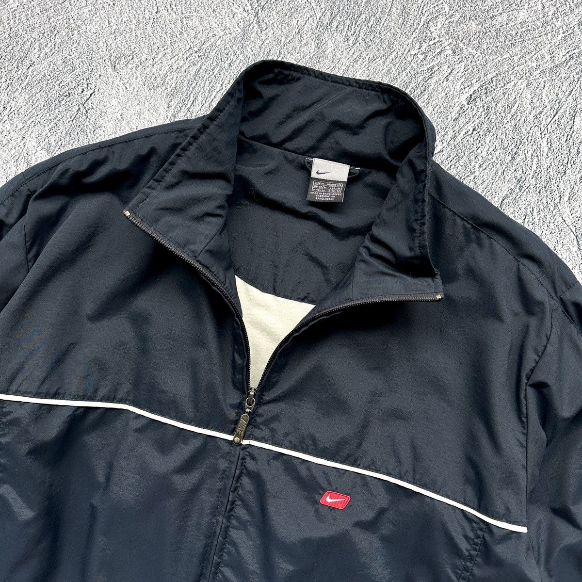 Nike Vintage Men’s Nike Nylon Light Jacket Full Zip Dark Blue Size US M / EU 48-50 / 2 - 7 Thumbnail