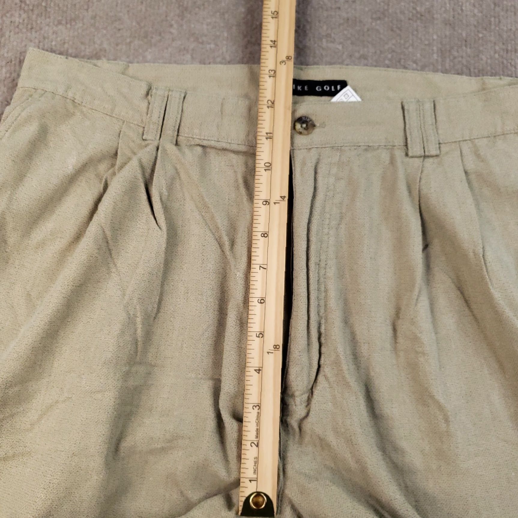 Nike VINTAGE Nike Golf Shorts Mens 35 (38 actual) Beige Flat Front Pleated Casual Y2K Size US 35 - 6 Thumbnail