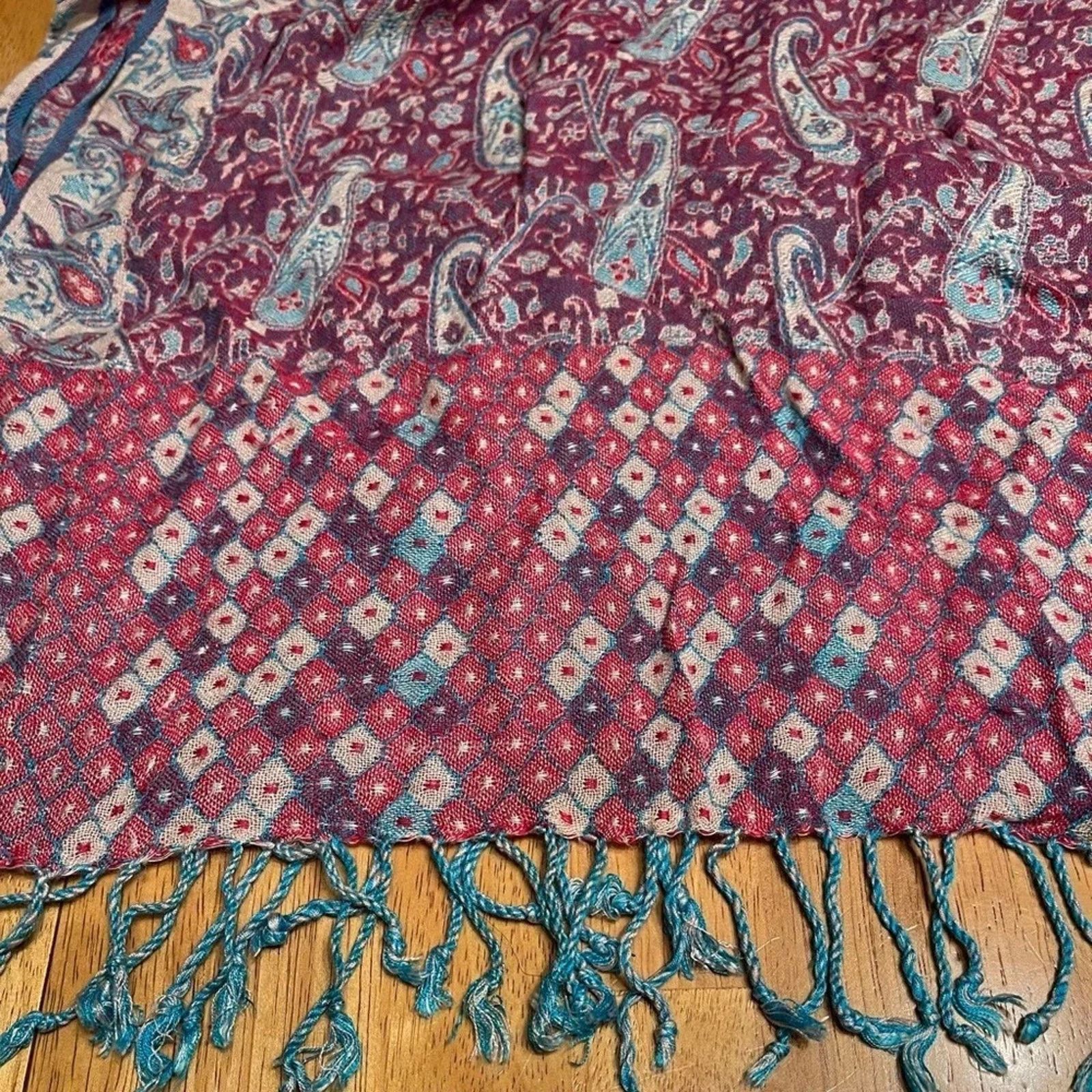 The Unbranded Brand Rapti Fashion scarf38” x 26” inc fringe. Cashmere/silk blend Size ONE SIZE - 1 Thumbnail