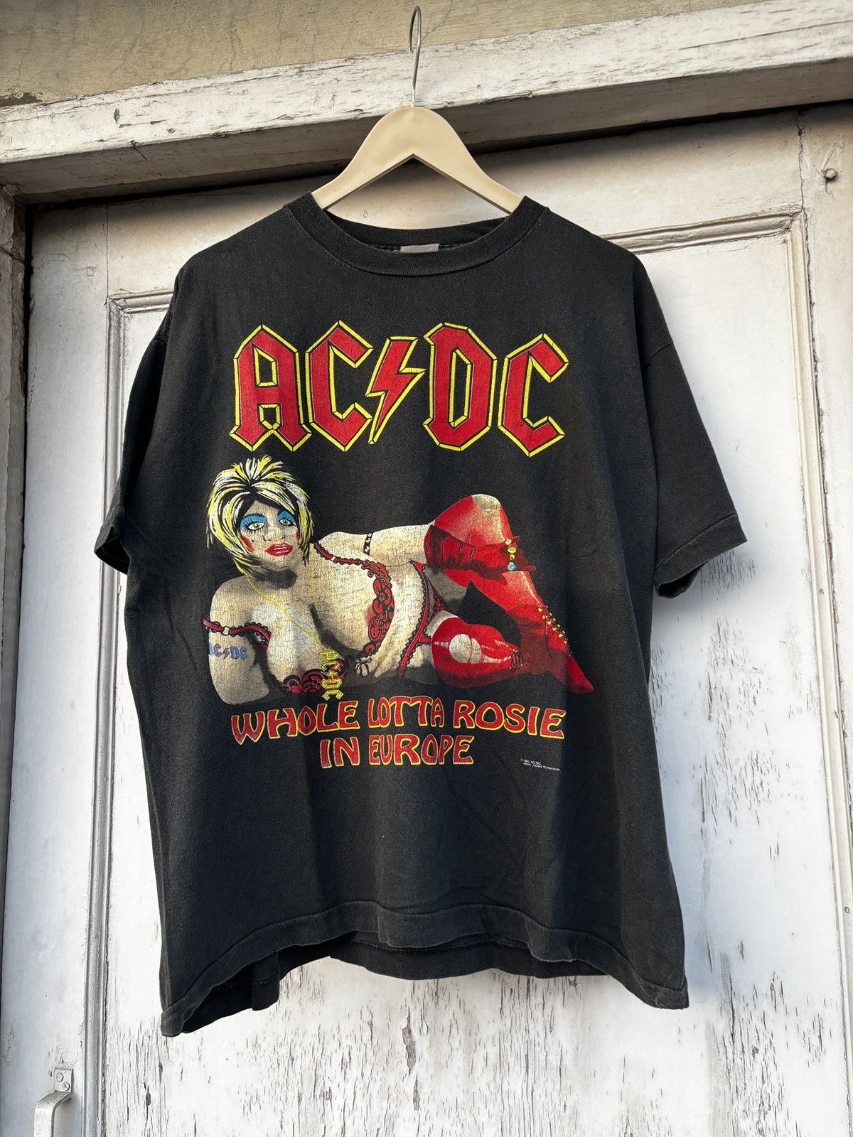 Watch AC/DC Perform A Scuzzy 'Whole Lotta Rosie' In 1979 - Foto 14