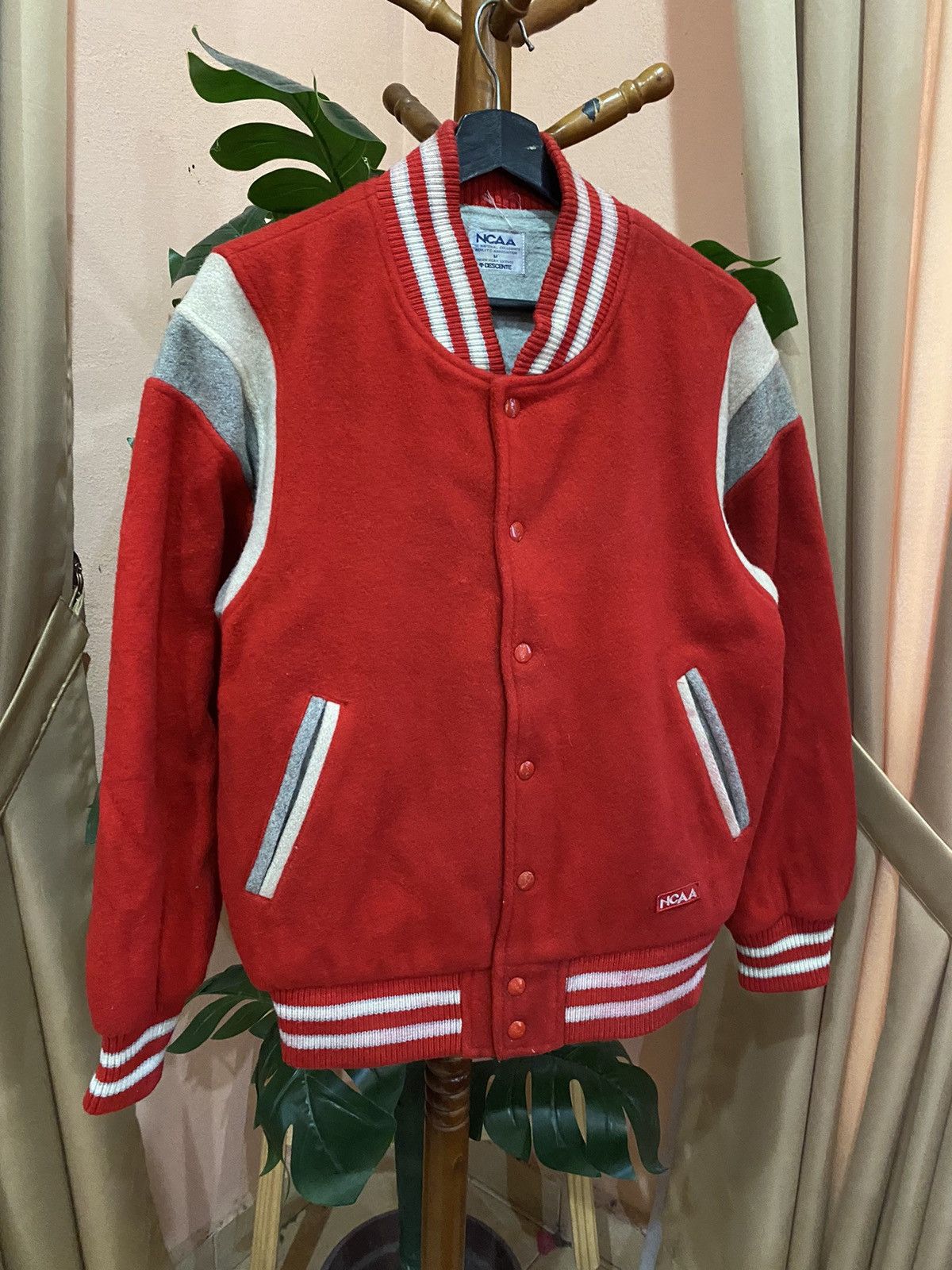 NCAA Vintage NCAA Descente Varsity Jacket Collegiate Sportswear Size US M / EU 48-50 / 2 - 3 Thumbnail