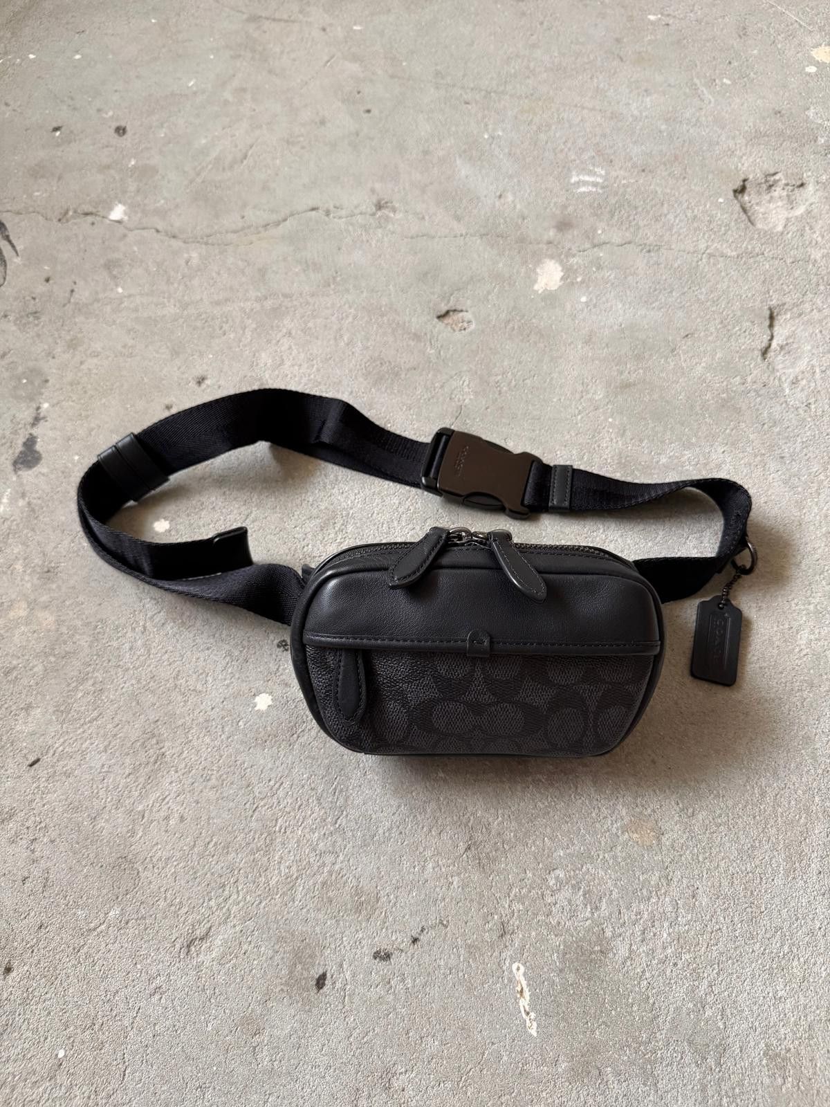 Coach Signature Charter Mini Body Bag Black