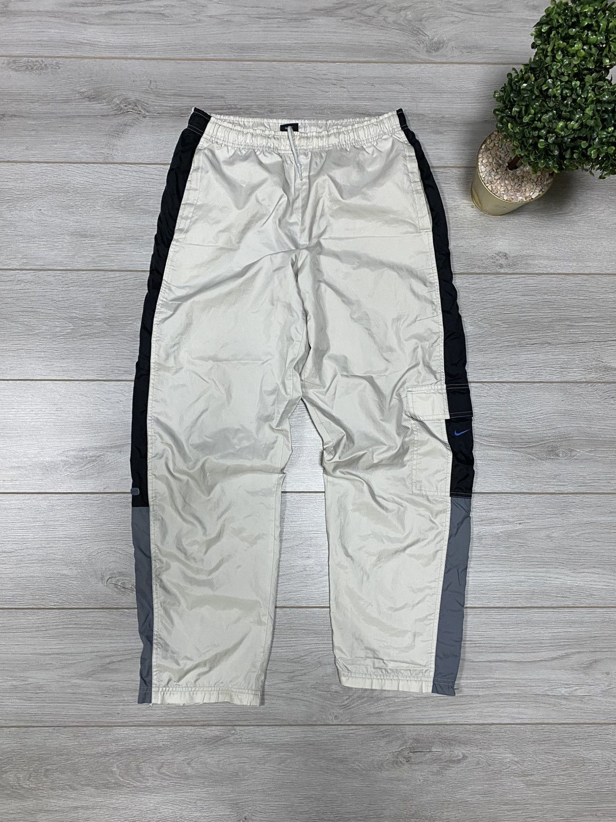 Nike Nike vintage parachute nylon big swoosh pants stripes Size US 30 / EU 46 - 2 Thumbnail