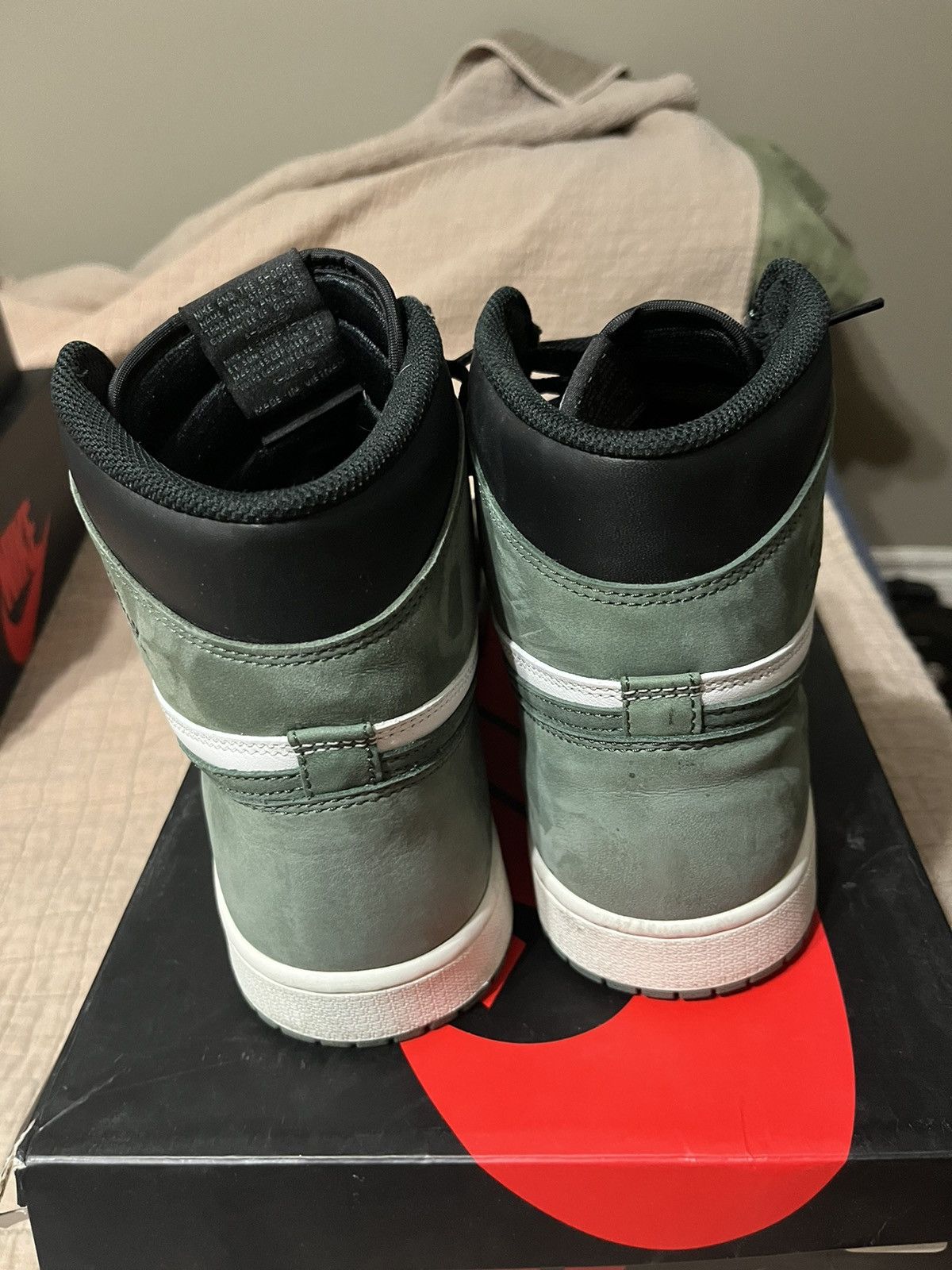 Jordan Brand × Nike Air Jordan 1 High OG Clay Green Best Hand in the Game Size US 11 / EU 44 - 3 Thumbnail