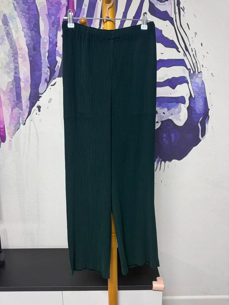 Issey Miyake Issey Miyake size:2 Dark green toothpick vertical pleated Size 22" - 1 Thumbnail