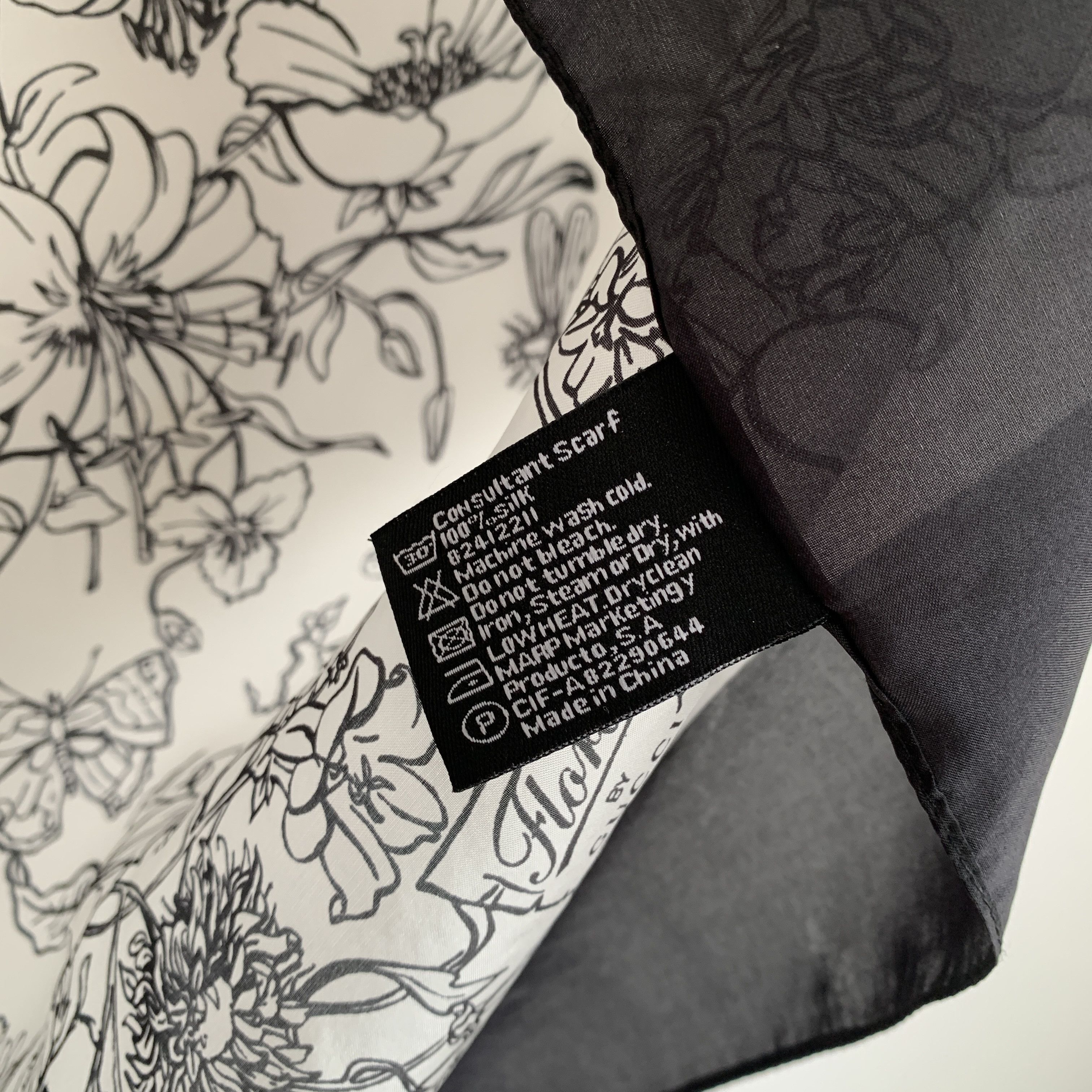Gucci Gucci Silk Floral Print Scarf Size ONE SIZE - 5 Thumbnail