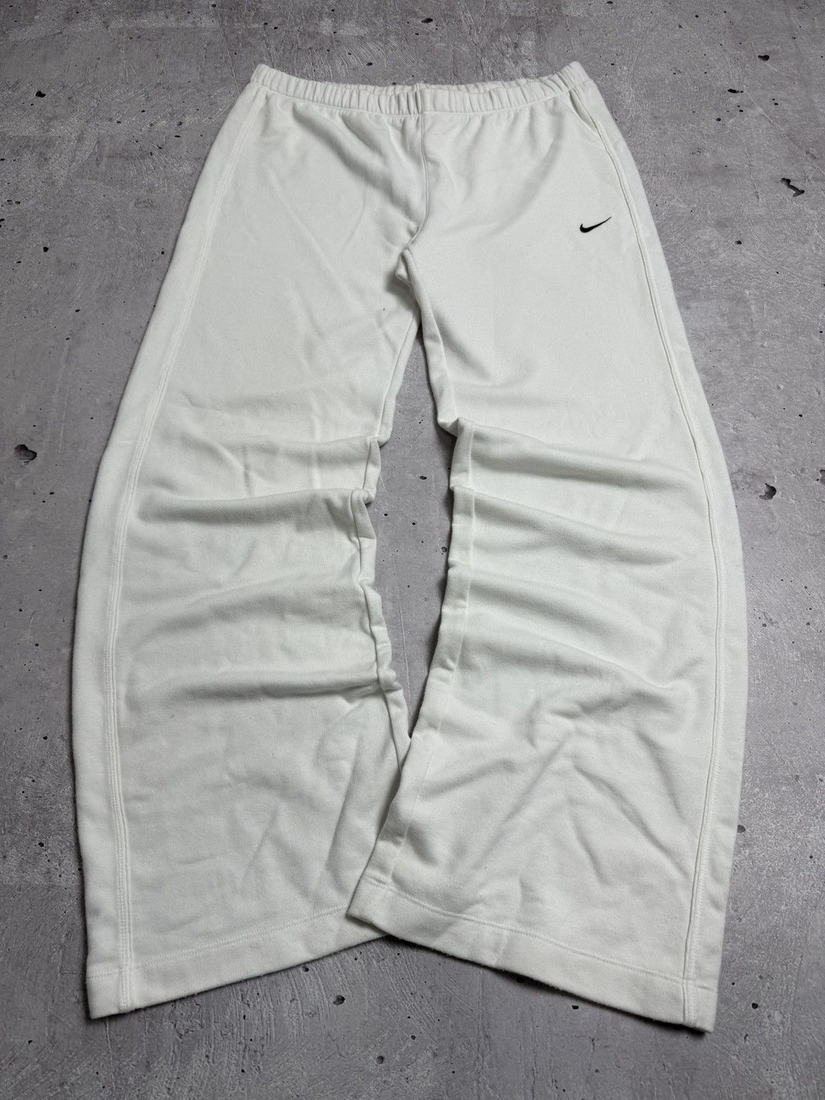 Nike Vintage Nike Baggy Flared Sweatpants Size US 34 / EU 50 - 1 Thumbnail