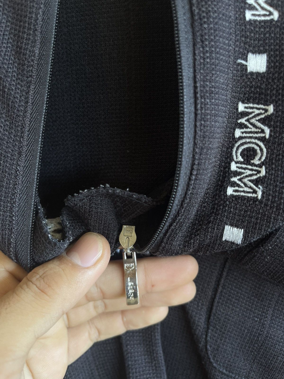 MCM Vintage’90s🔥MCM🔥Embroidery Logo Half Zip Polo L/S Size US L / EU 52-54 / 3 - 7 Thumbnail