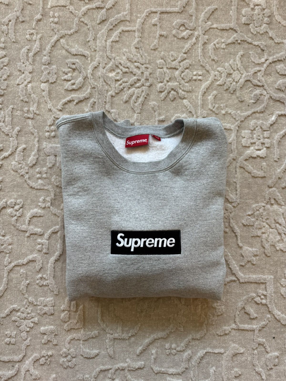 トップス Supreme Small Box Crewneck Heather Grey Supreme Small Box Crewneck (FW24) - $138
