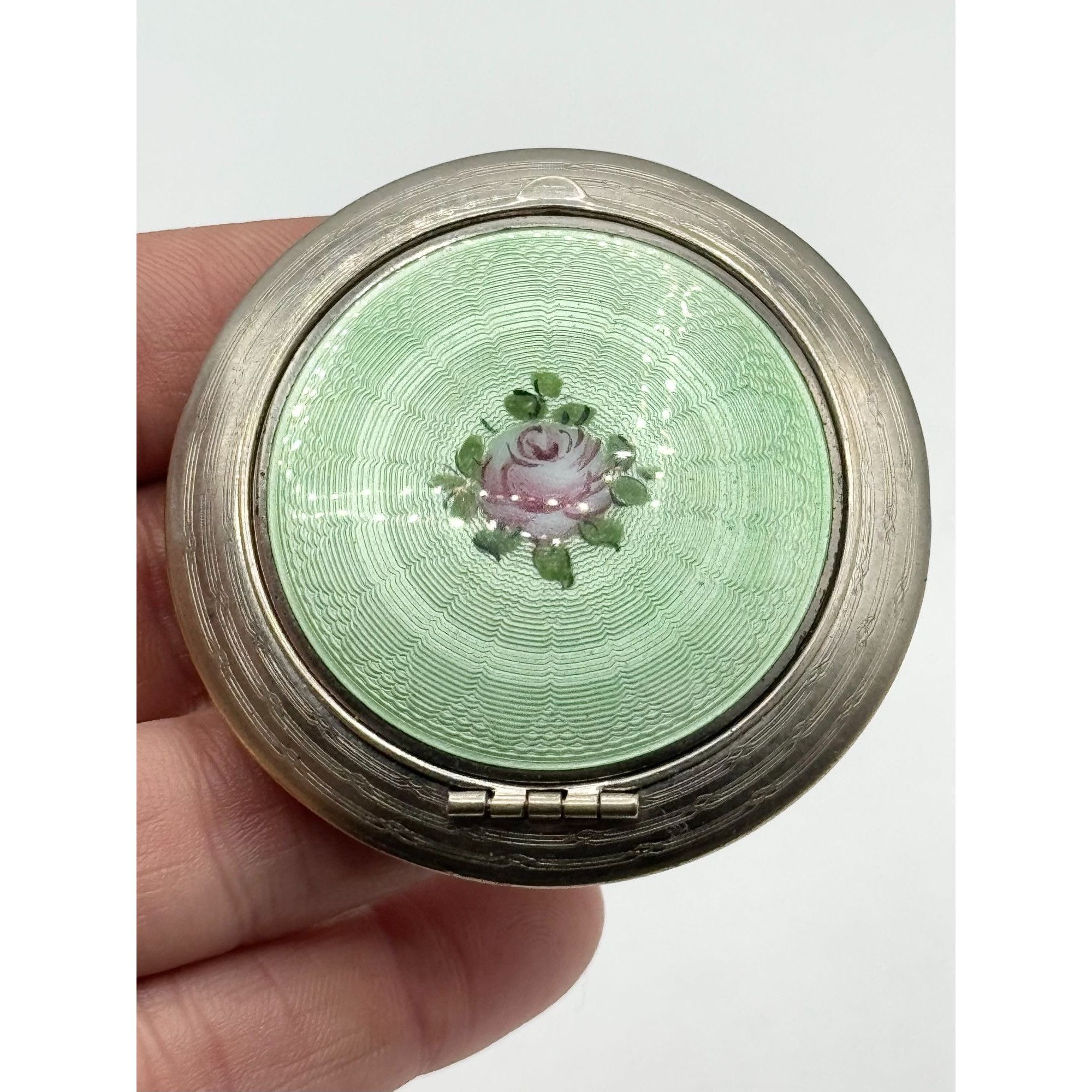 Vintage Estate art deco green Guilloche enamel flower compact Size ONE SIZE - 2 Thumbnail
